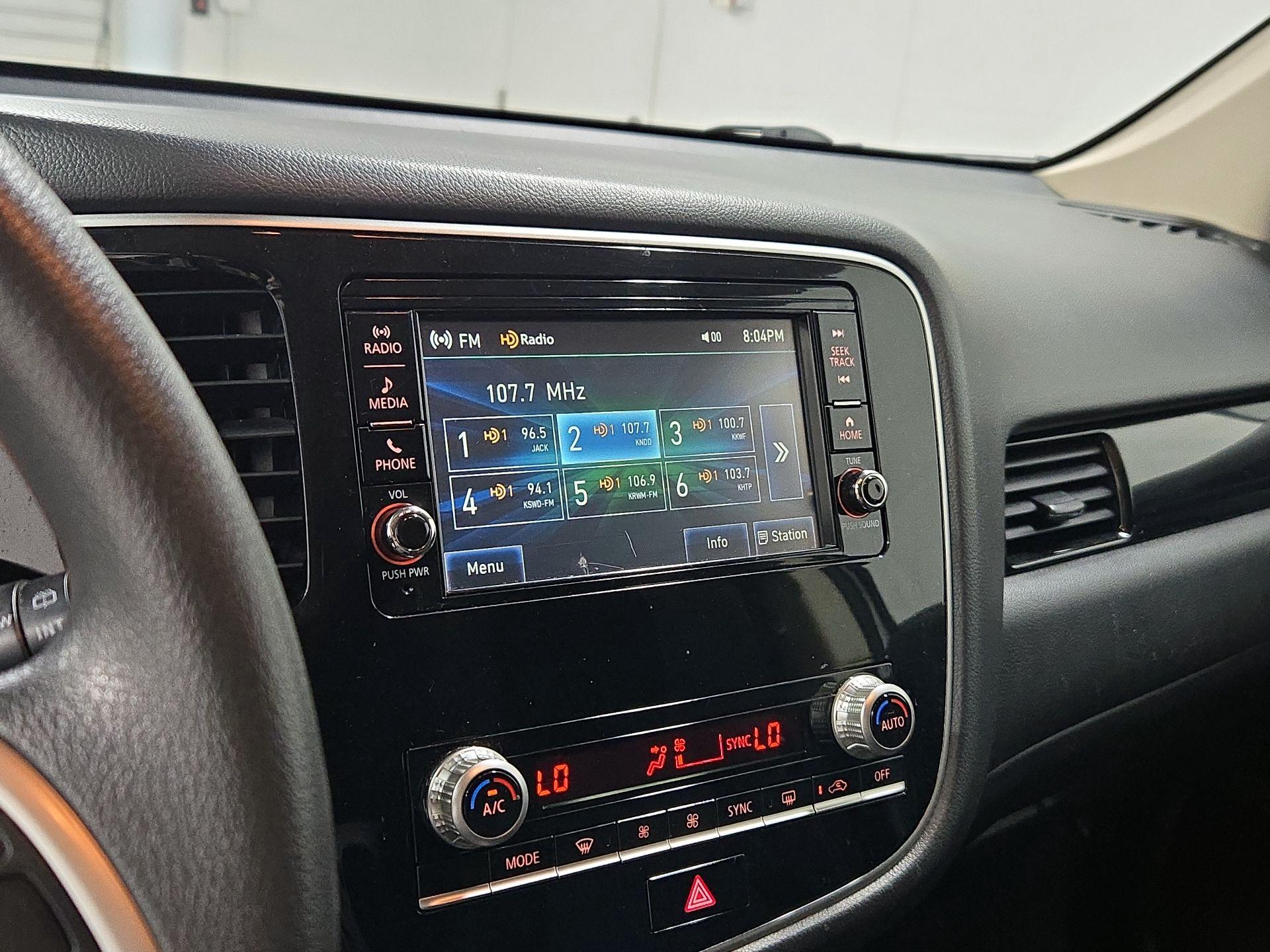 Thumbnail: 2020 Mitsubishi Outlander - 15