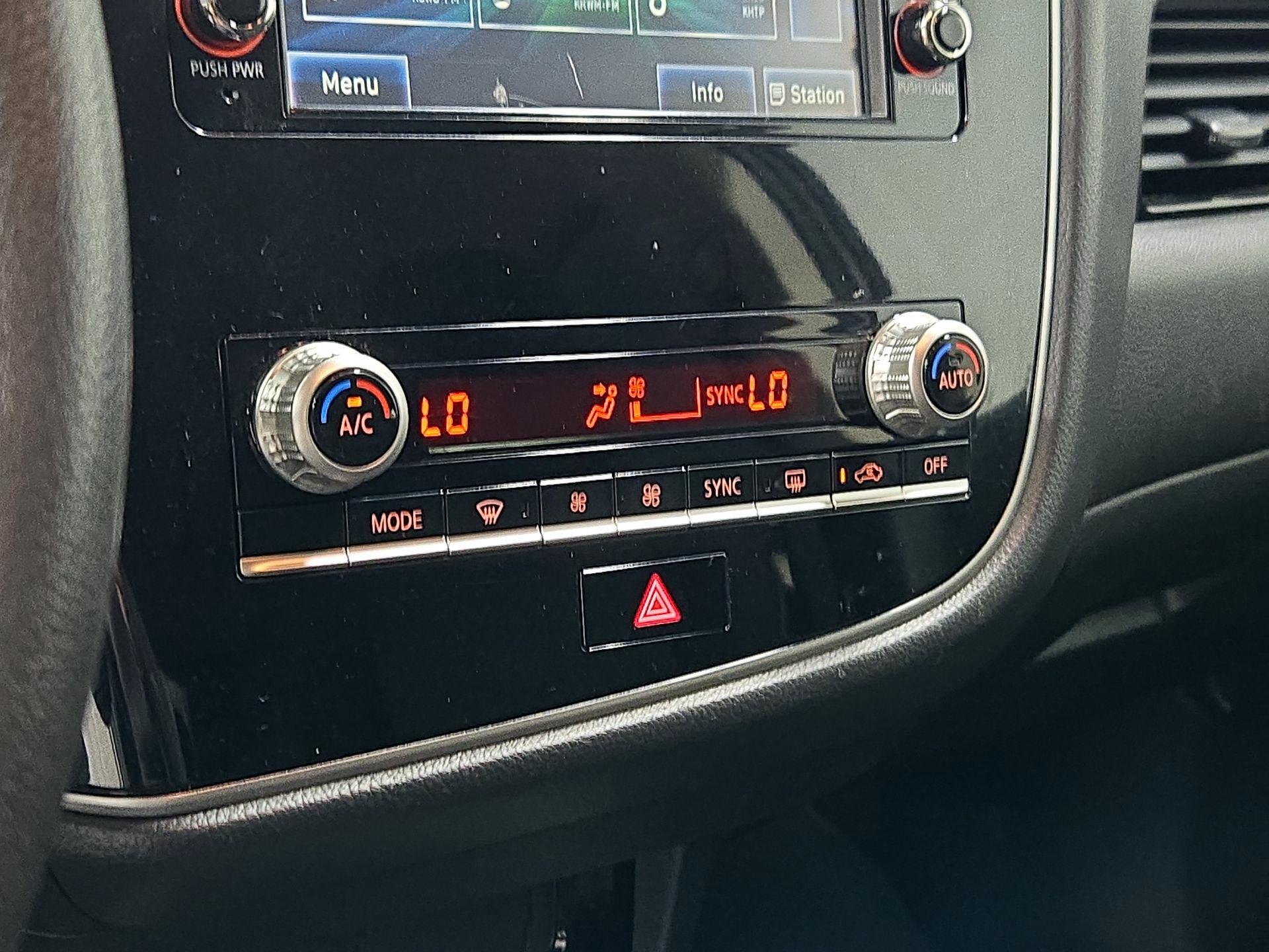 Thumbnail: 2020 Mitsubishi Outlander - 16