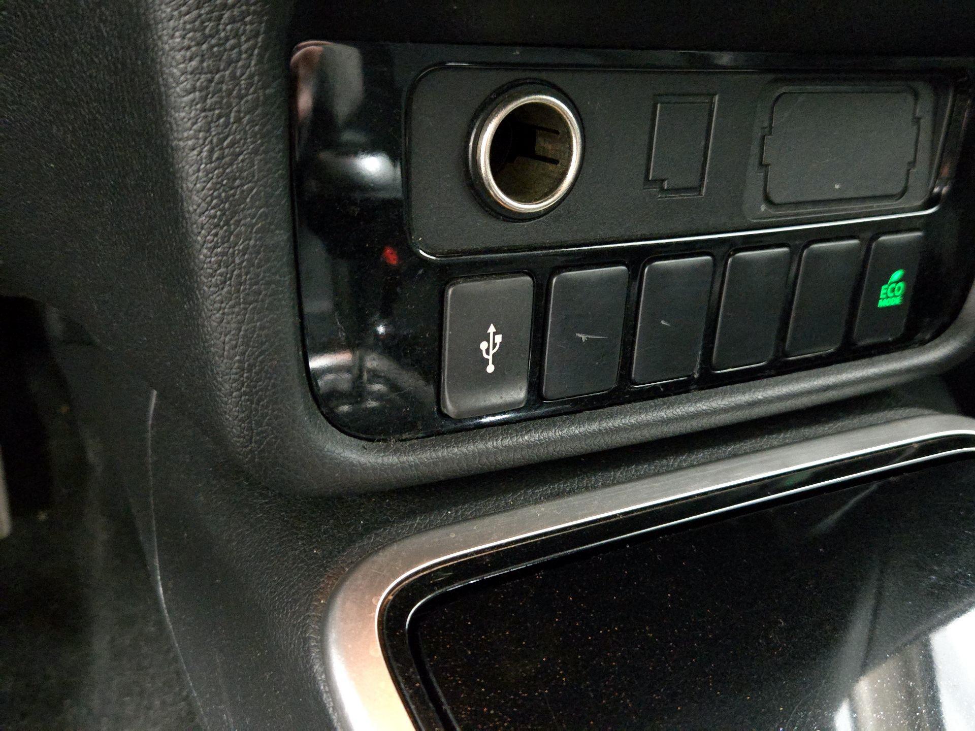 Thumbnail: 2020 Mitsubishi Outlander - 18