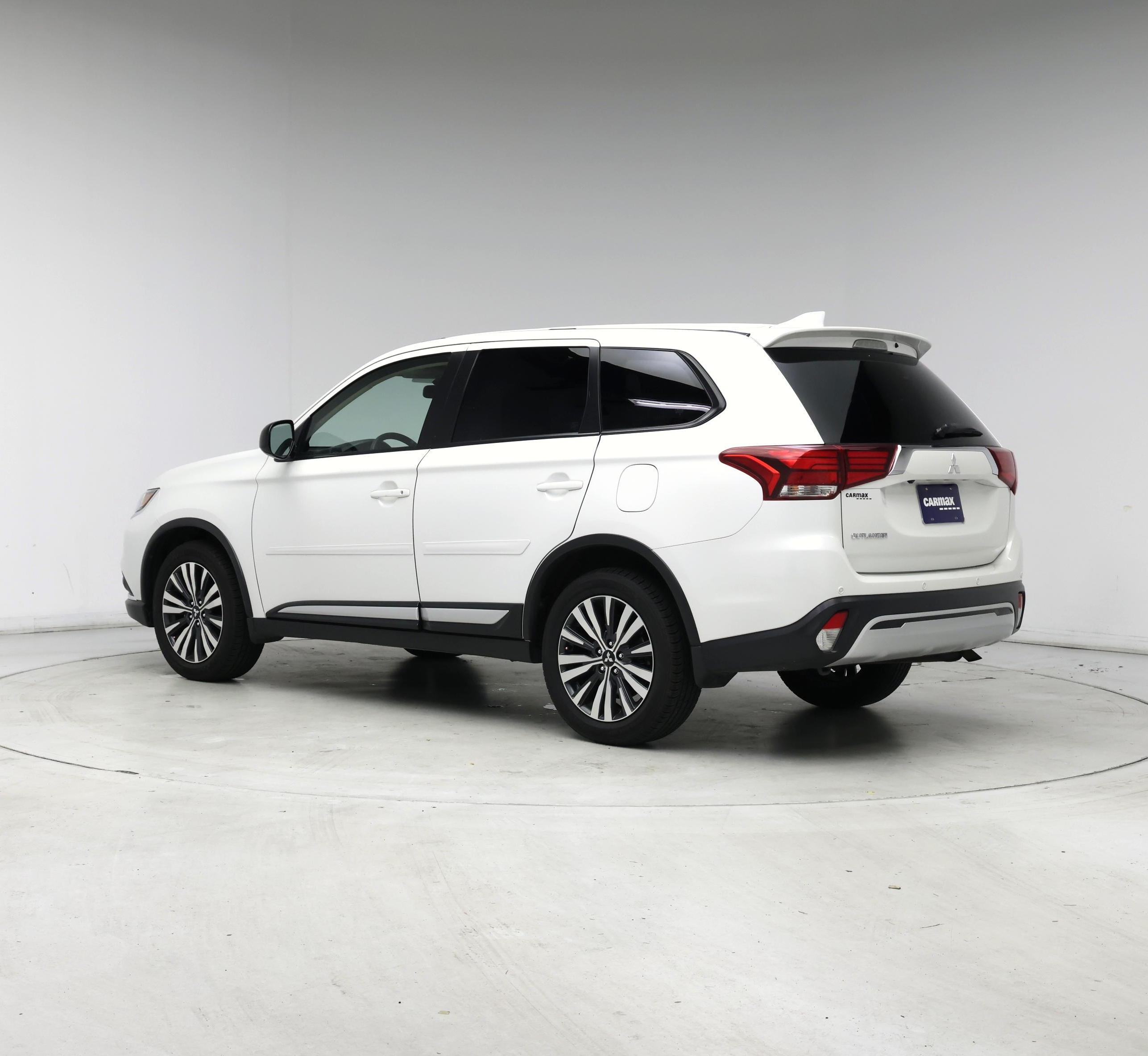 Thumbnail: 2020 Mitsubishi Outlander - 2