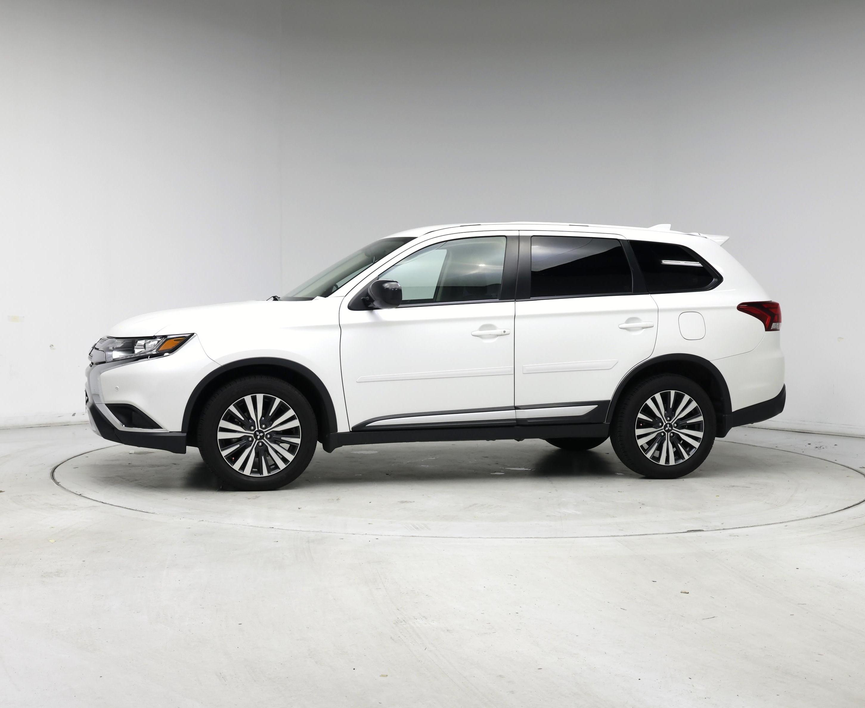 Thumbnail: 2020 Mitsubishi Outlander - 3