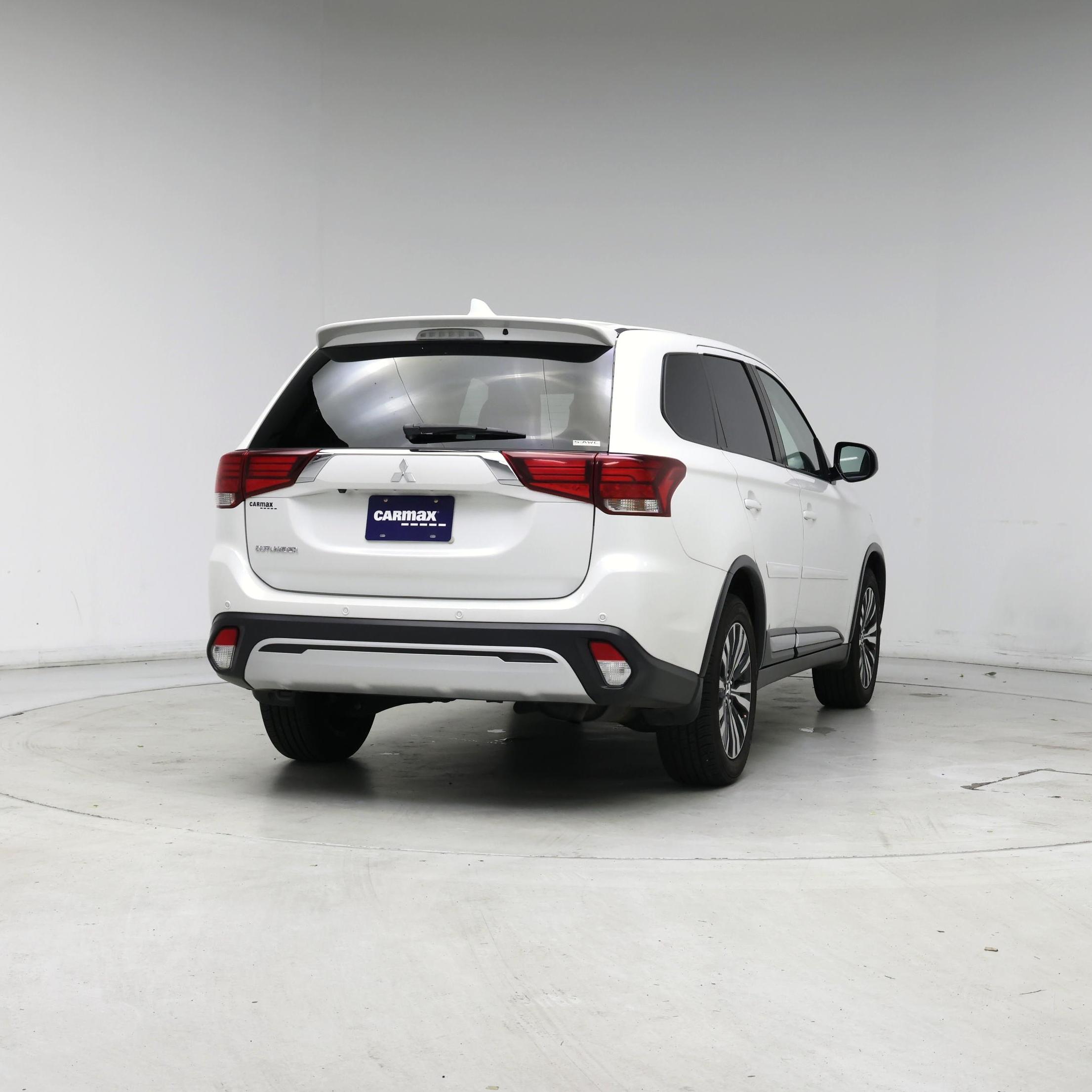 Thumbnail: 2020 Mitsubishi Outlander - 8