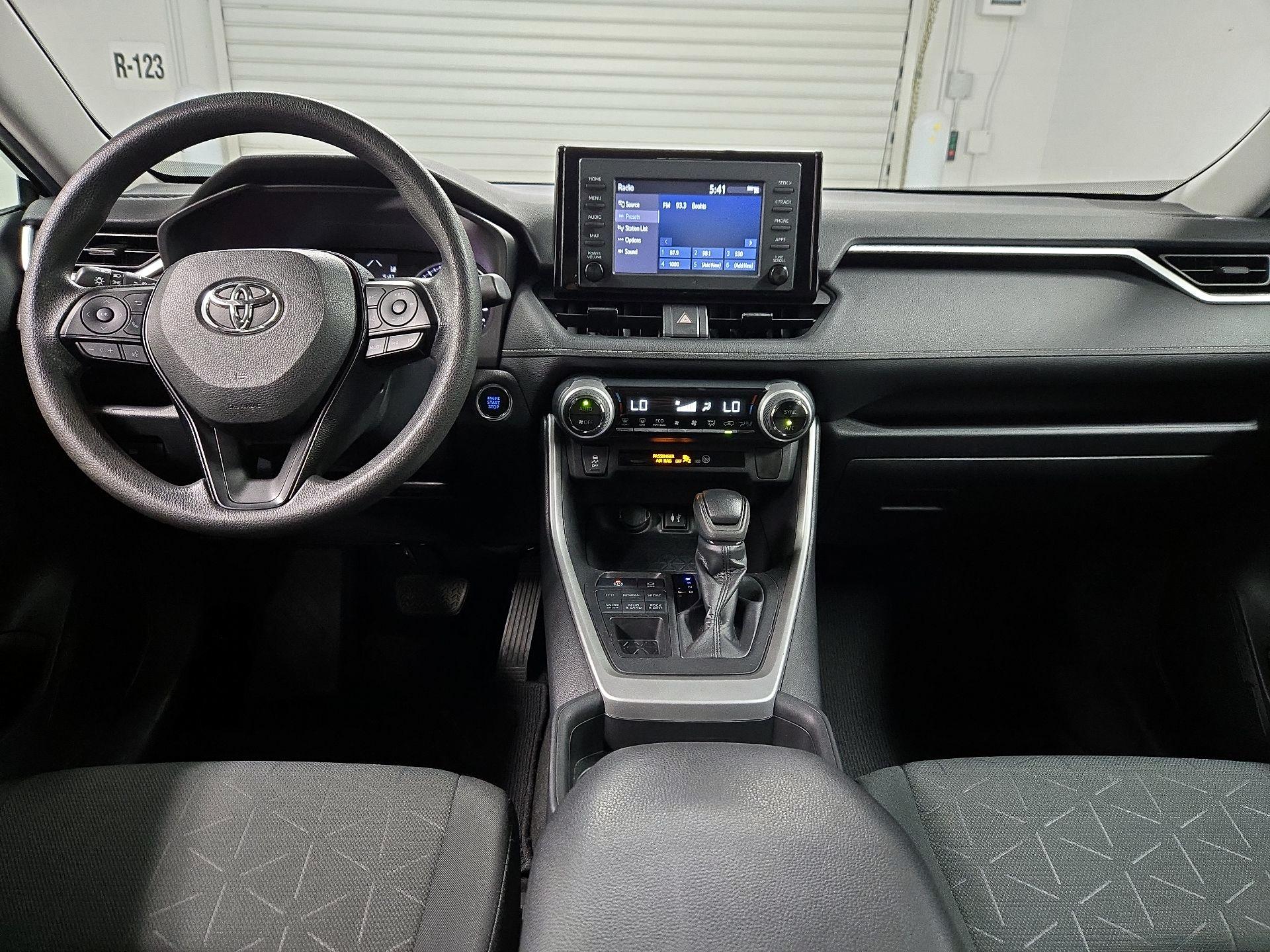 Thumbnail: 2019 Toyota RAV4 - 9