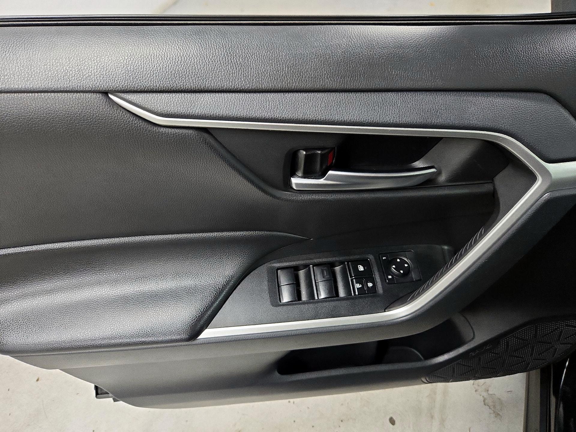 Thumbnail: 2019 Toyota RAV4 - 12