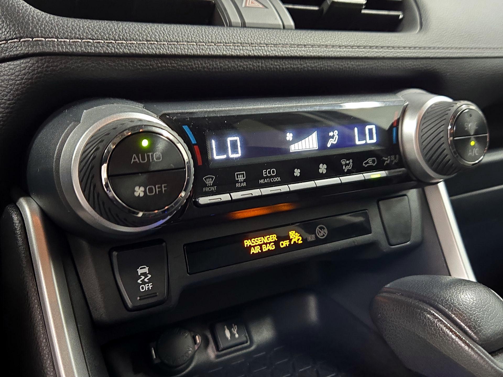 Thumbnail: 2019 Toyota RAV4 - 16