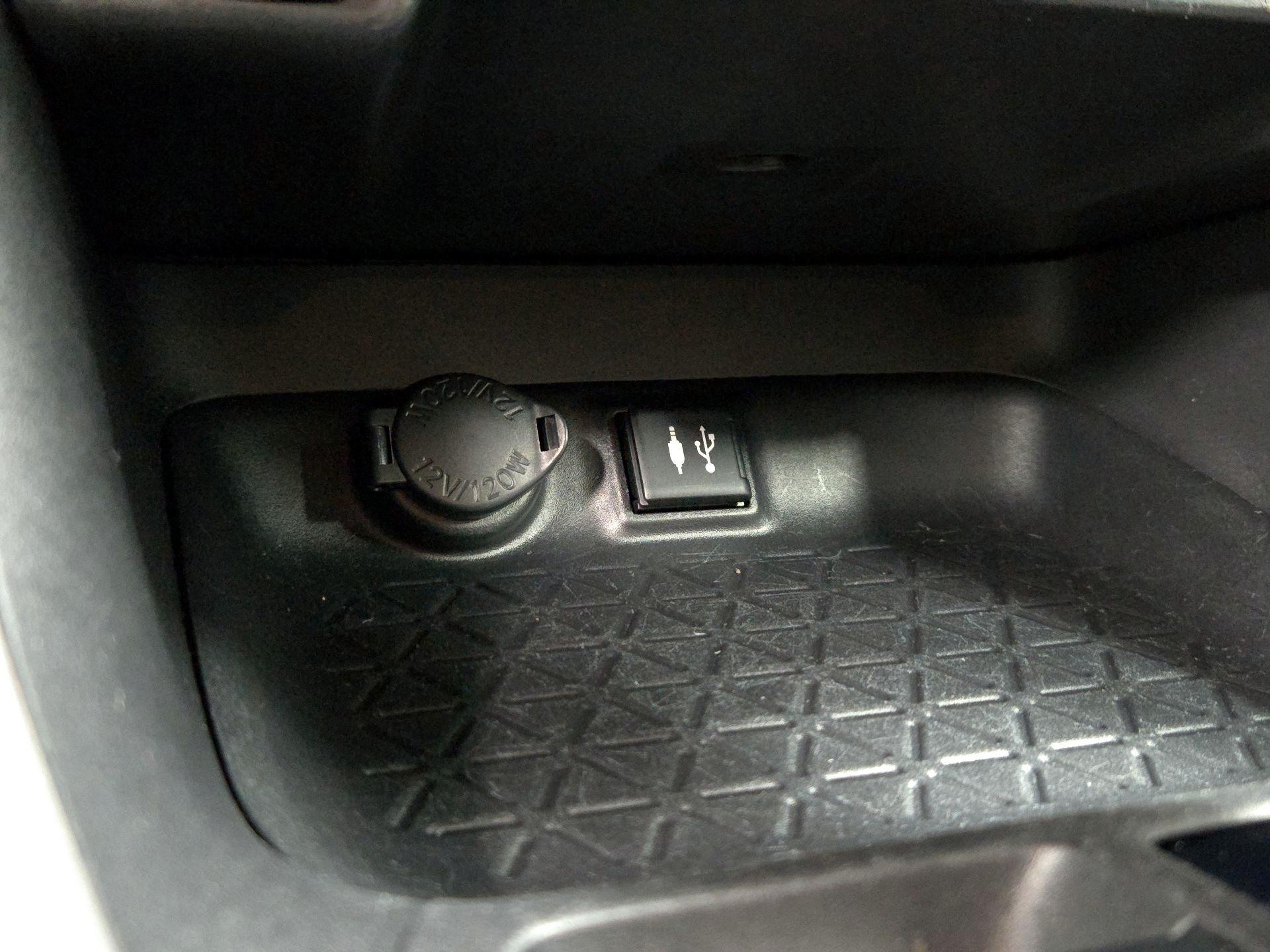 Thumbnail: 2019 Toyota RAV4 - 18