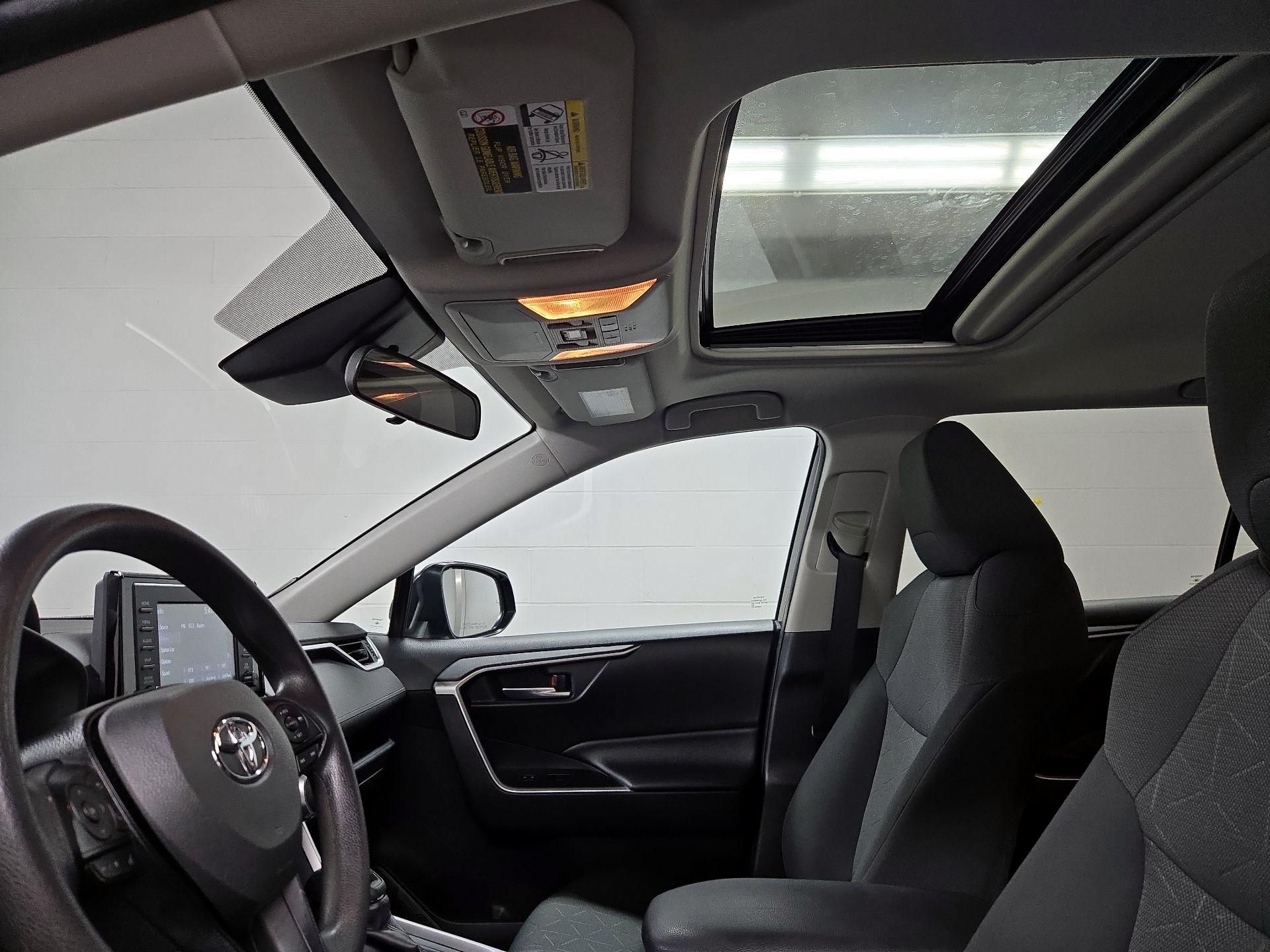 Thumbnail: 2019 Toyota RAV4 - 19