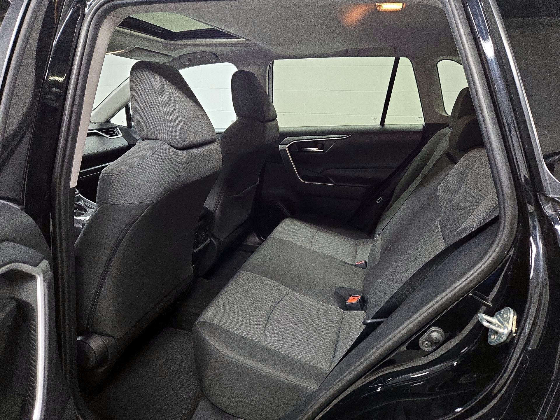 Thumbnail: 2019 Toyota RAV4 - 20