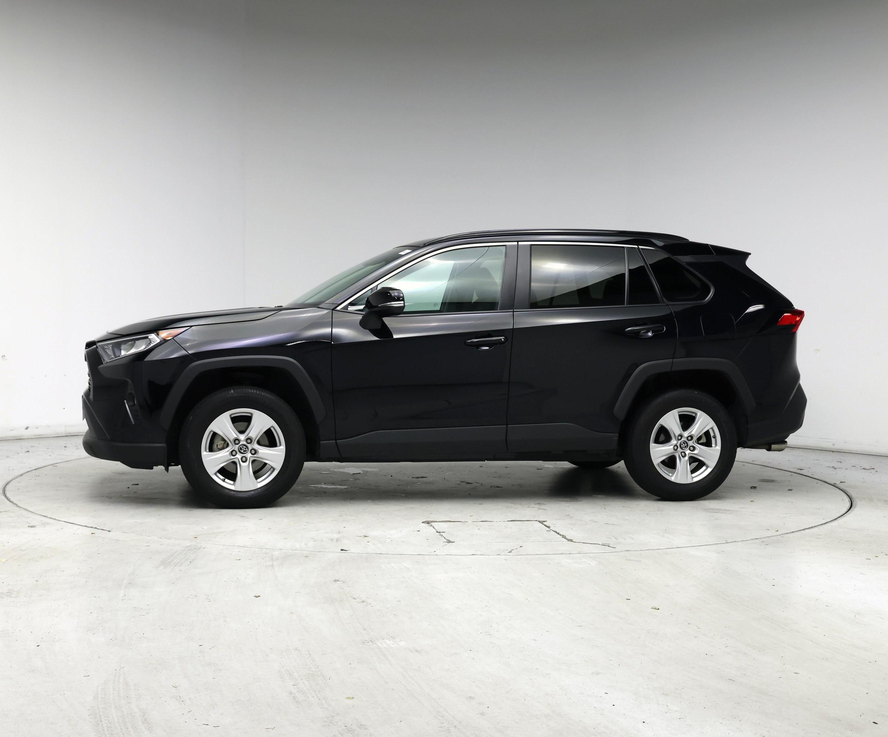 Thumbnail: 2019 Toyota RAV4 - 3