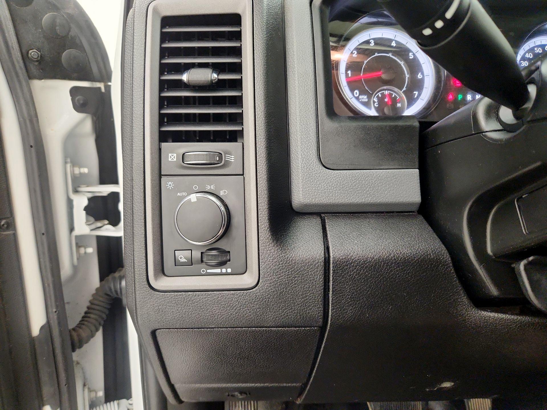 Thumbnail: 2020 RAM 1500 Classic - 13