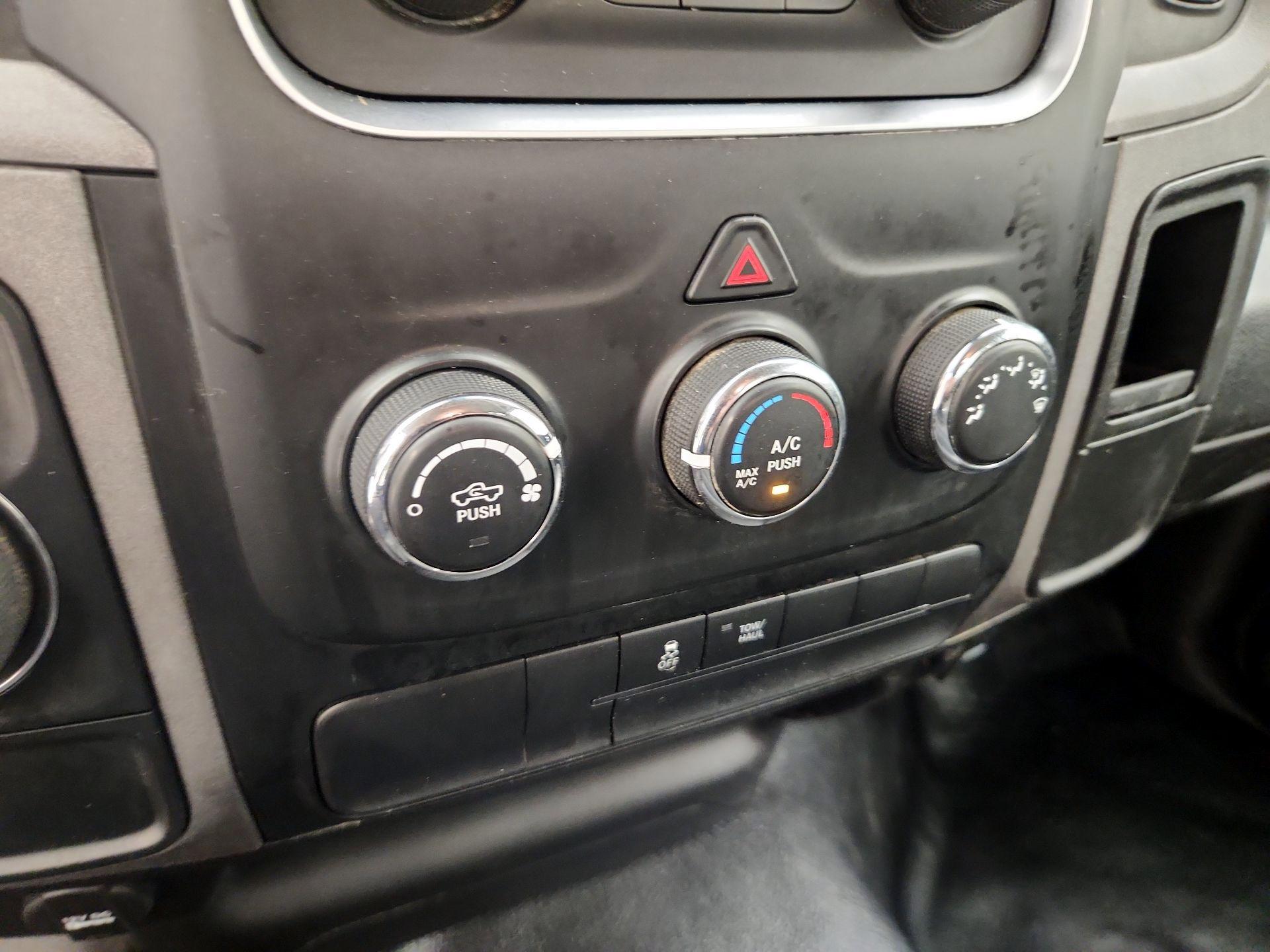 Thumbnail: 2020 RAM 1500 Classic - 16