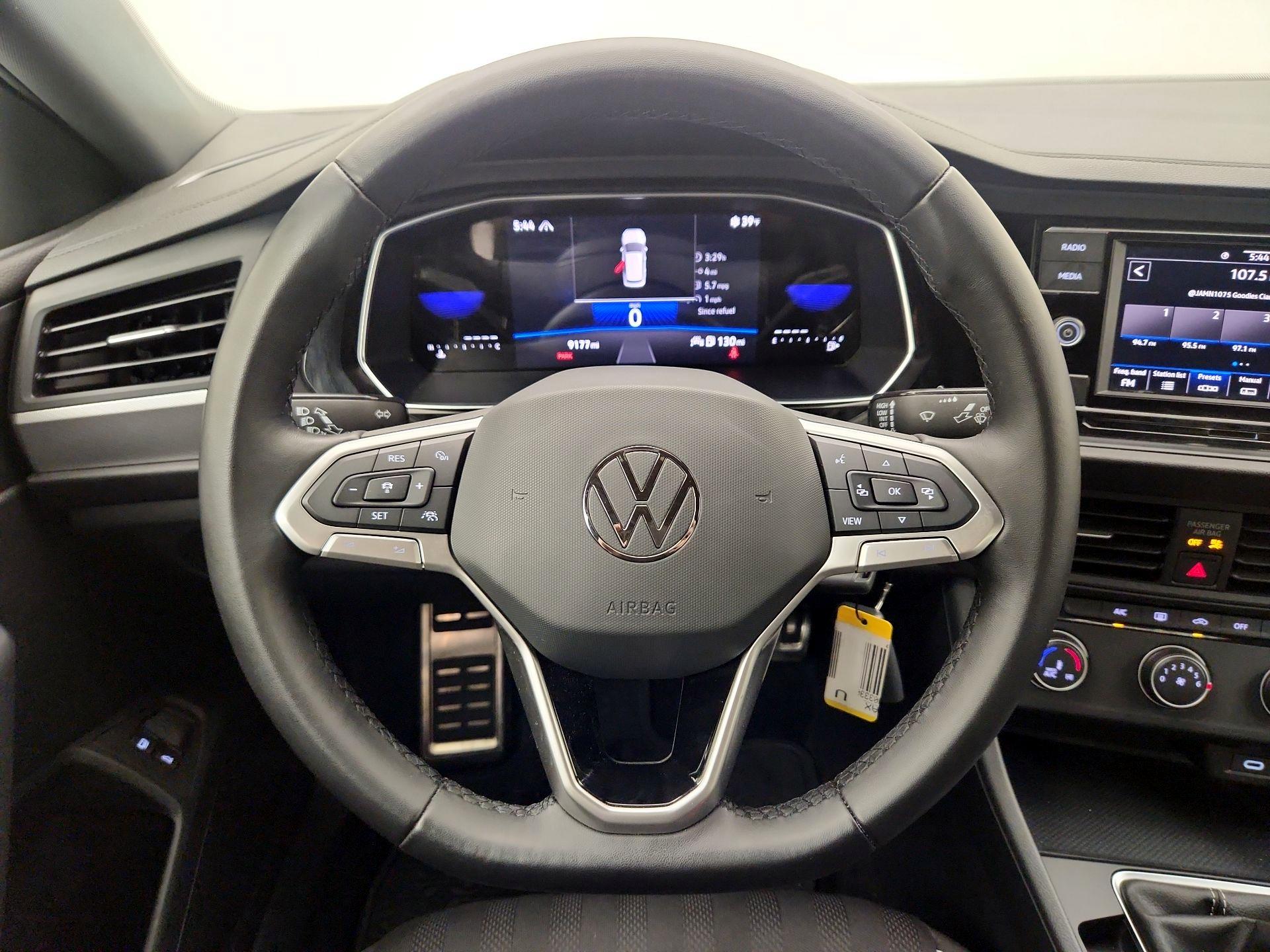 Thumbnail: 2023 Volkswagen Jetta - 10