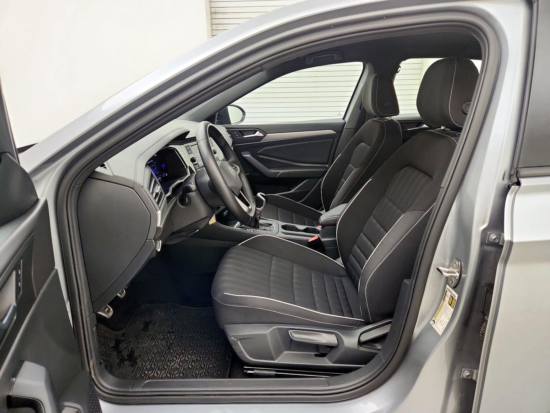 Thumbnail: 2023 Volkswagen Jetta - 11