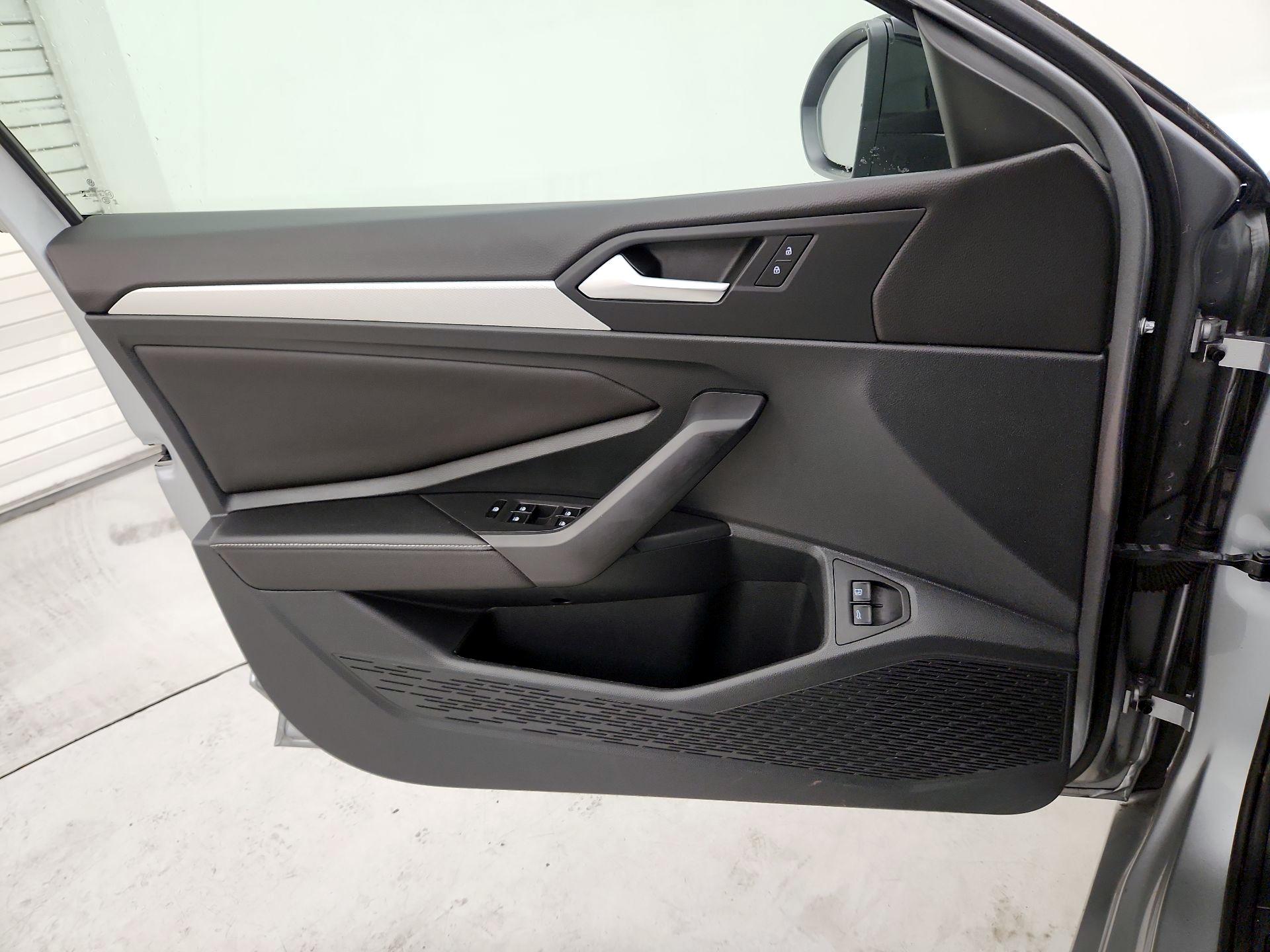 Thumbnail: 2023 Volkswagen Jetta - 12