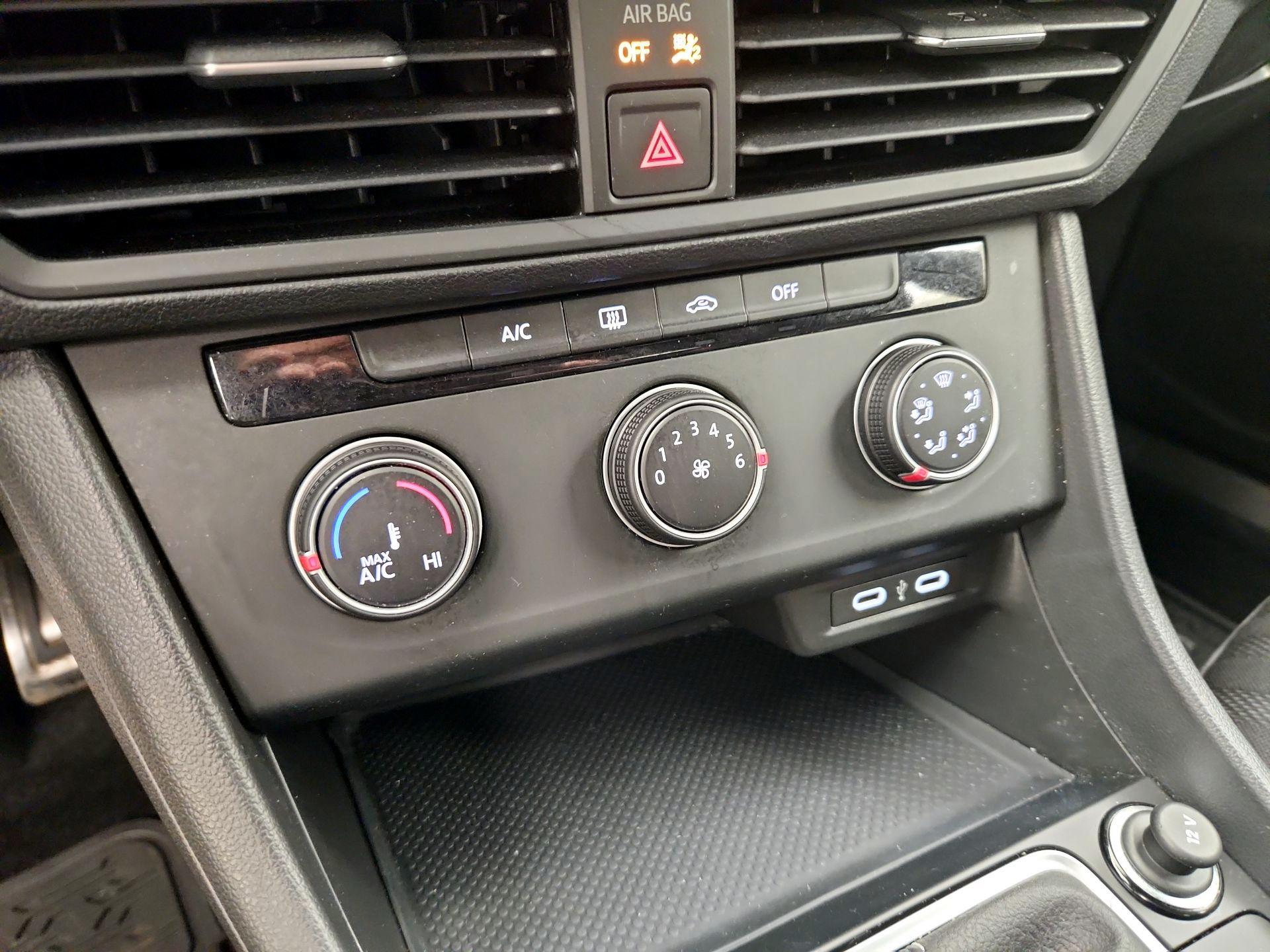 Thumbnail: 2023 Volkswagen Jetta - 16