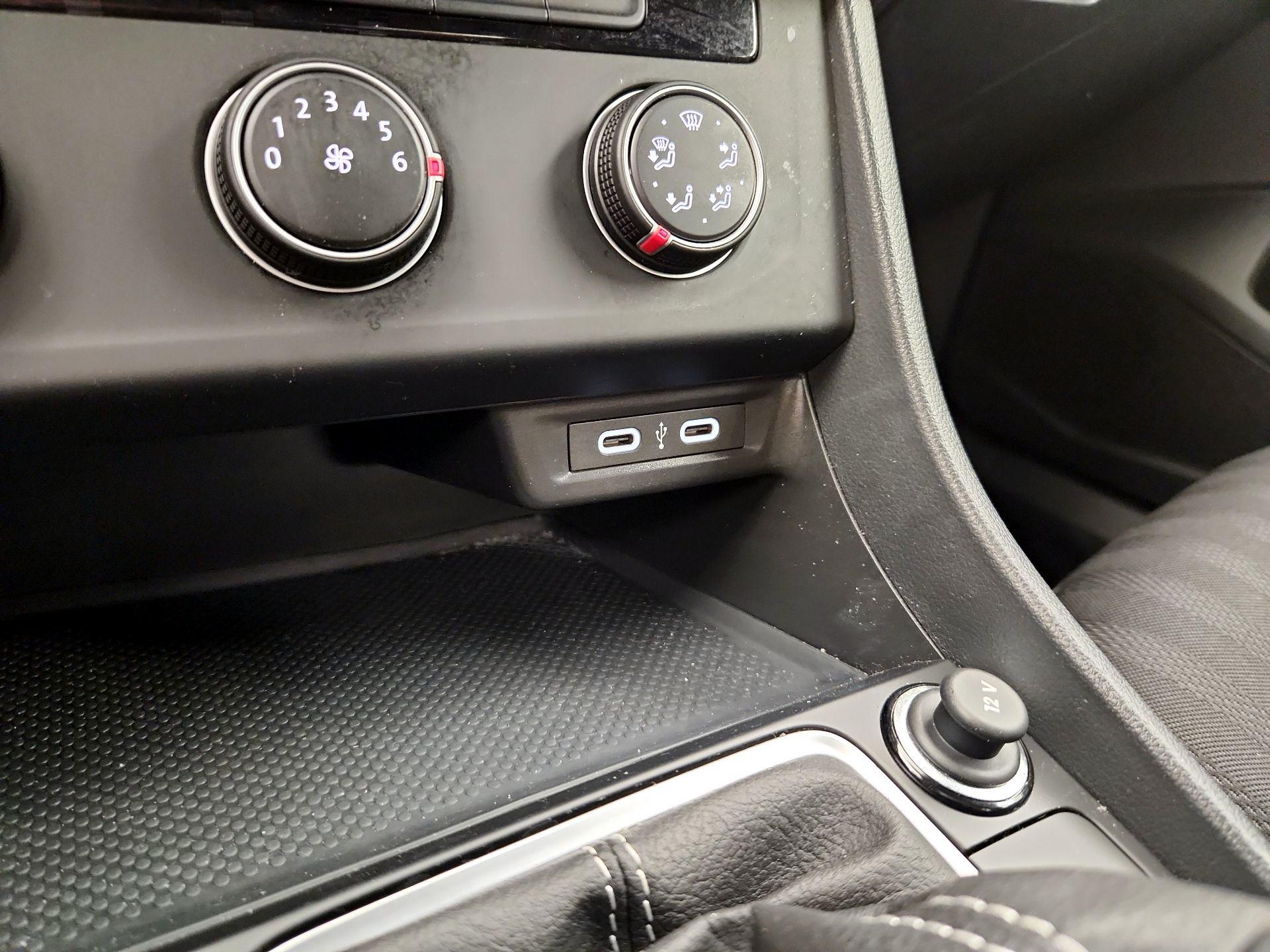 Thumbnail: 2023 Volkswagen Jetta - 18