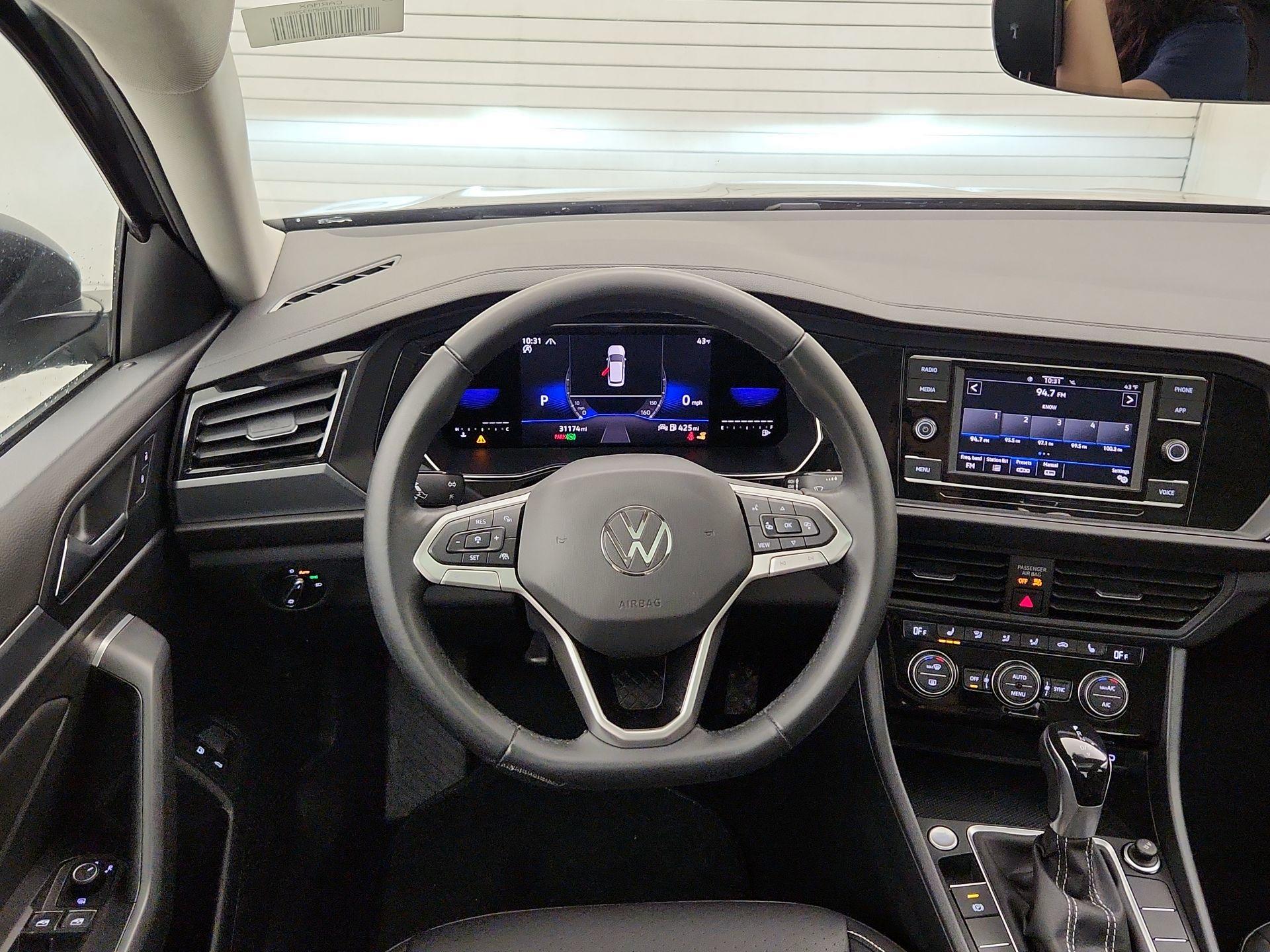 Thumbnail: 2022 Volkswagen Jetta - 10