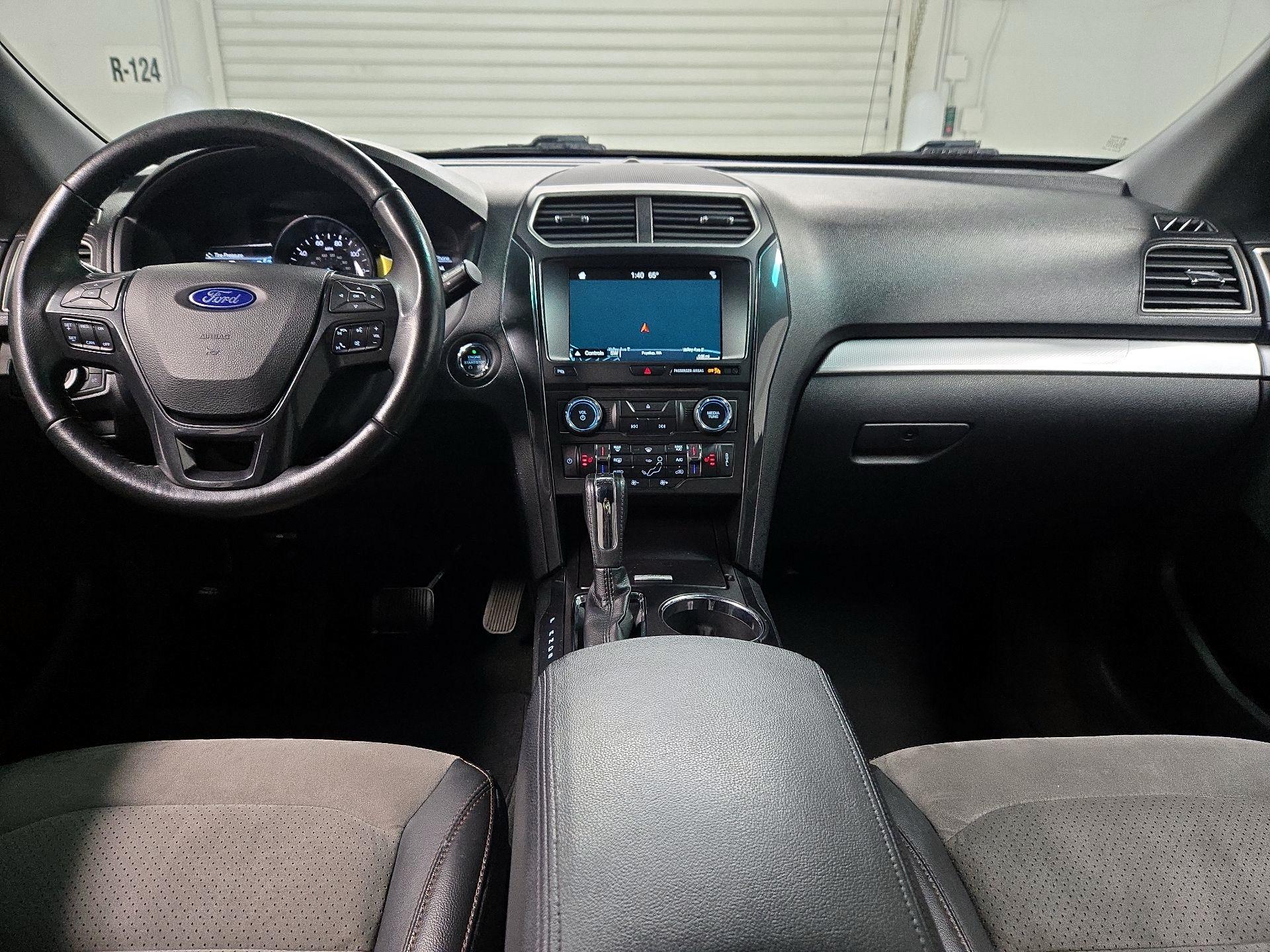 Thumbnail: 2017 Ford Explorer - 9