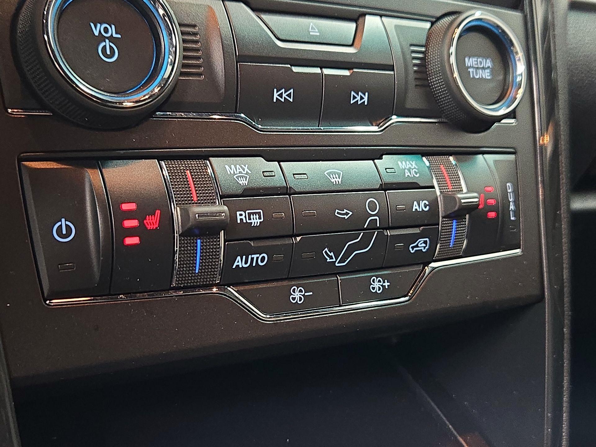 Thumbnail: 2017 Ford Explorer - 17