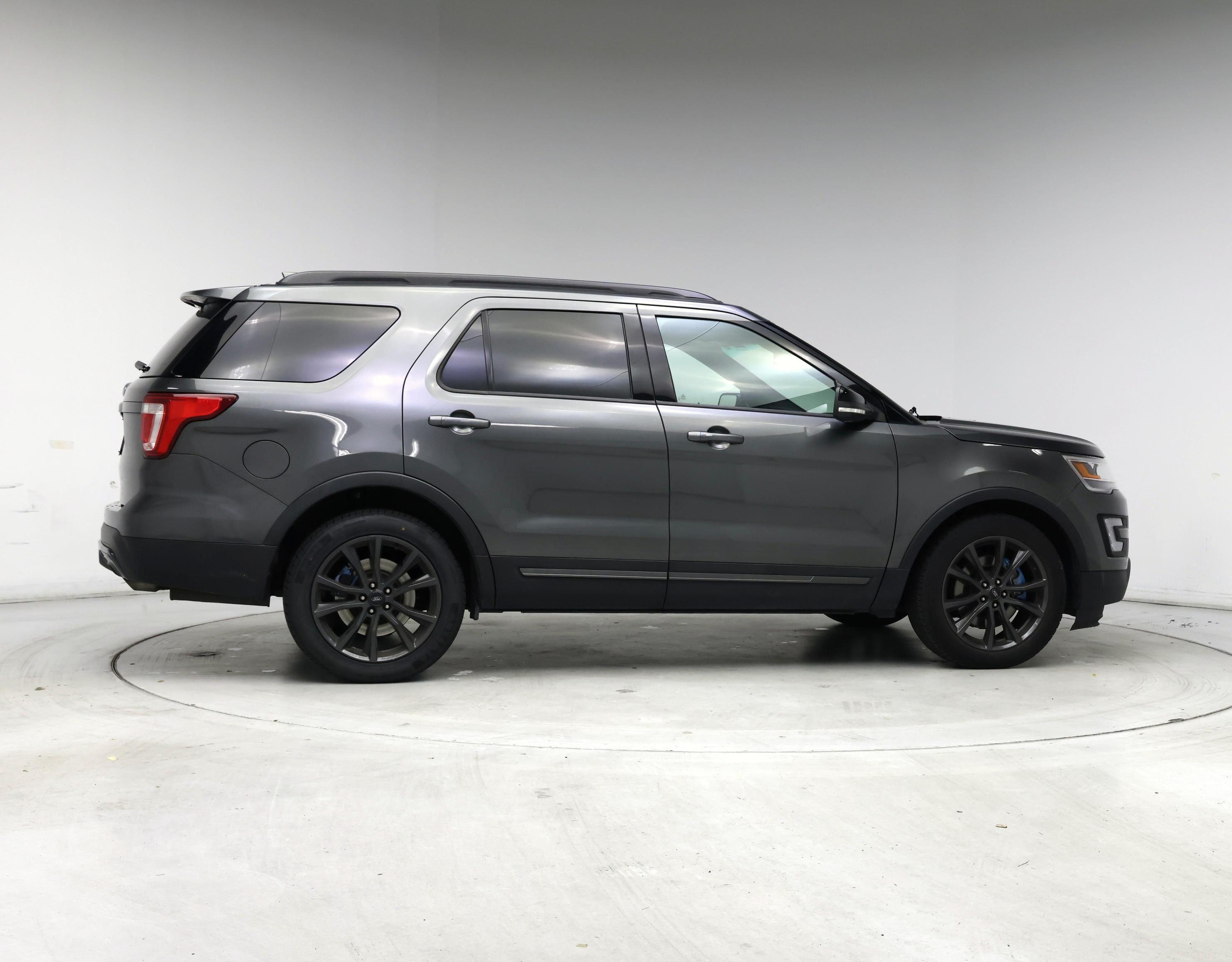 Thumbnail: 2017 Ford Explorer - 7