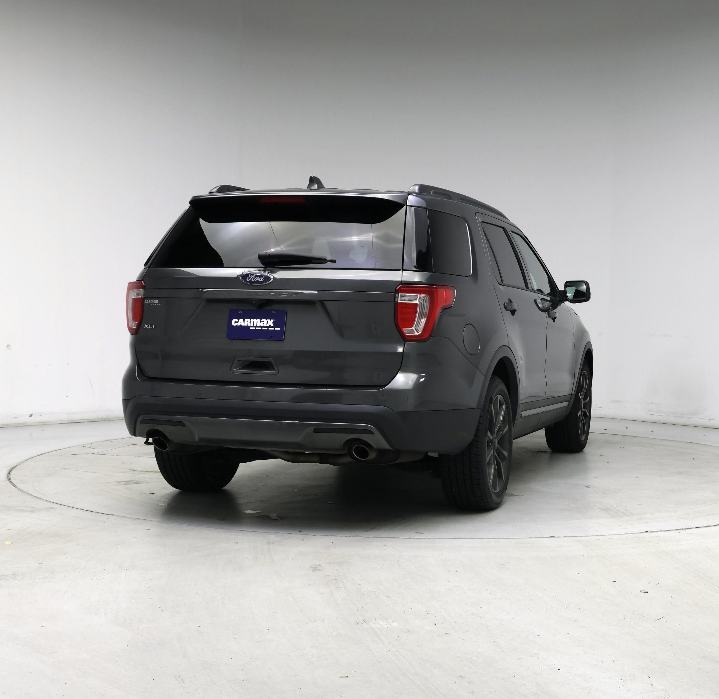 Thumbnail: 2017 Ford Explorer - 8