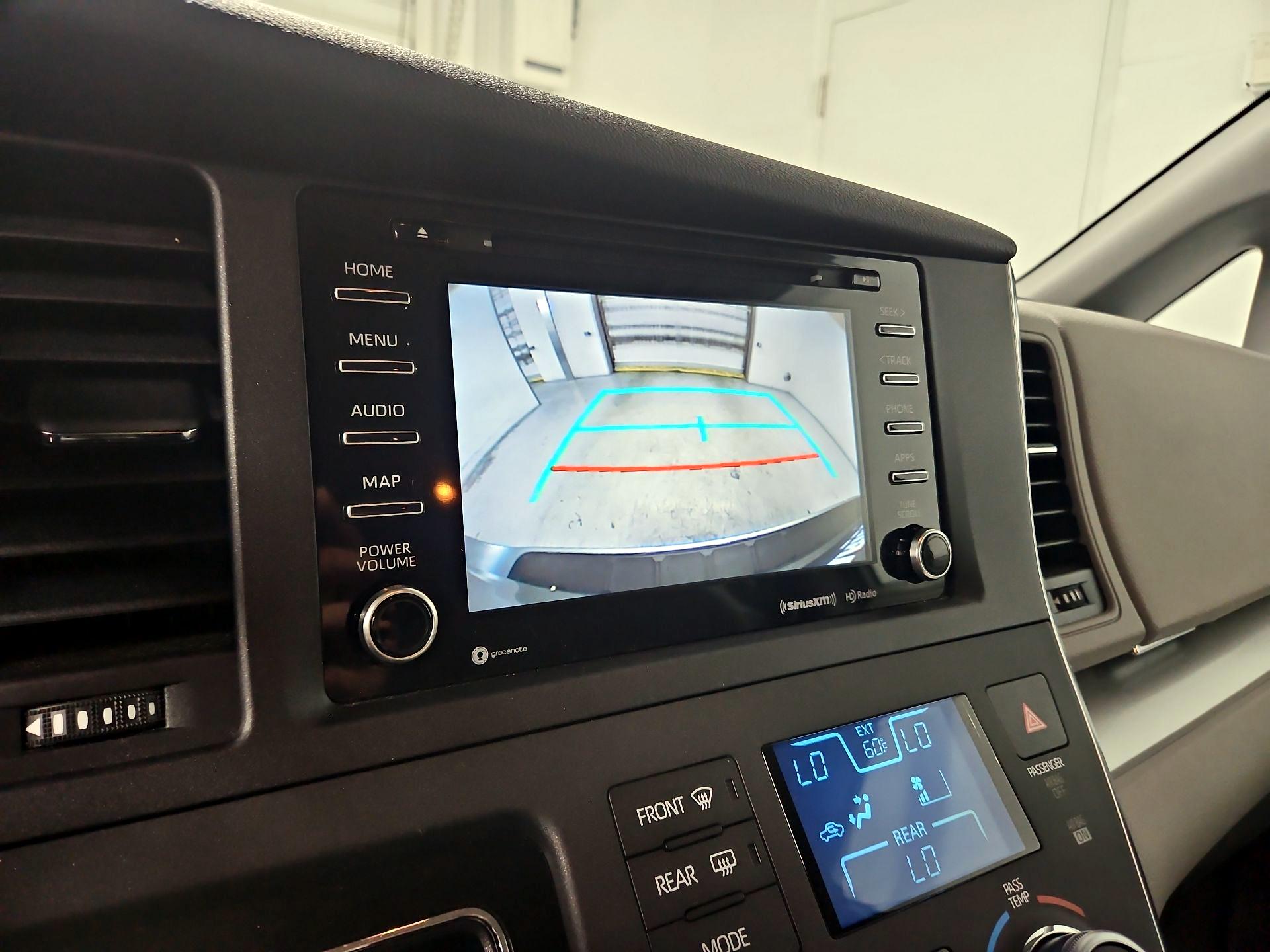 Thumbnail: 2019 Toyota Sienna - 14