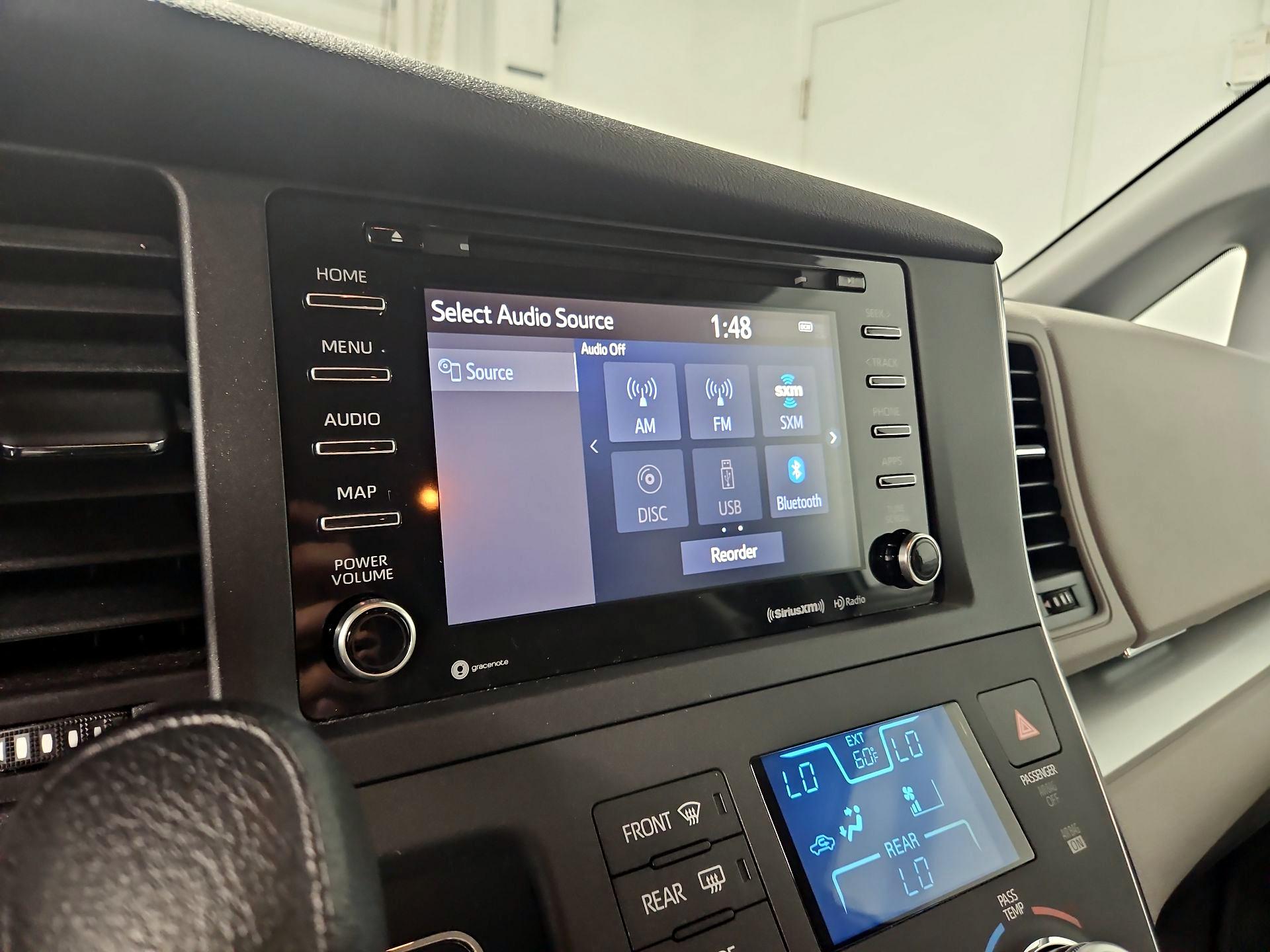 Thumbnail: 2019 Toyota Sienna - 15