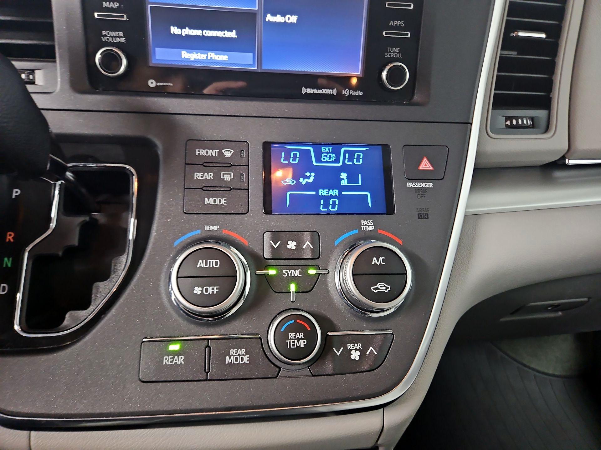 Thumbnail: 2019 Toyota Sienna - 16