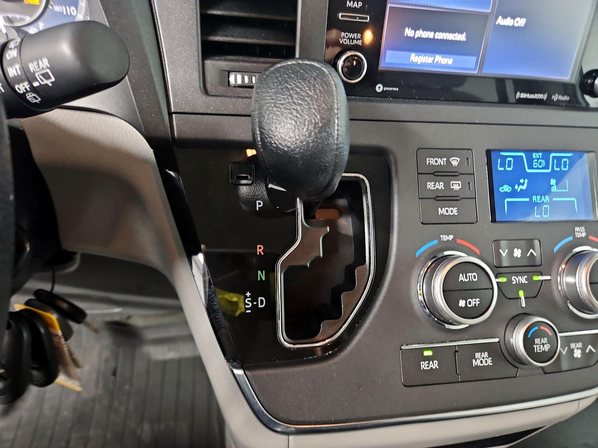 Thumbnail: 2019 Toyota Sienna - 17