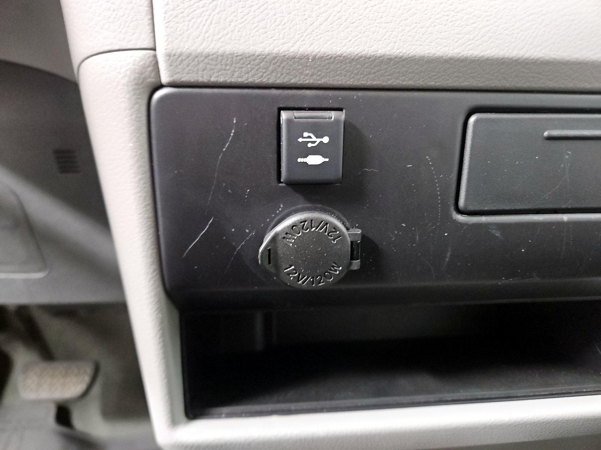 Thumbnail: 2019 Toyota Sienna - 18