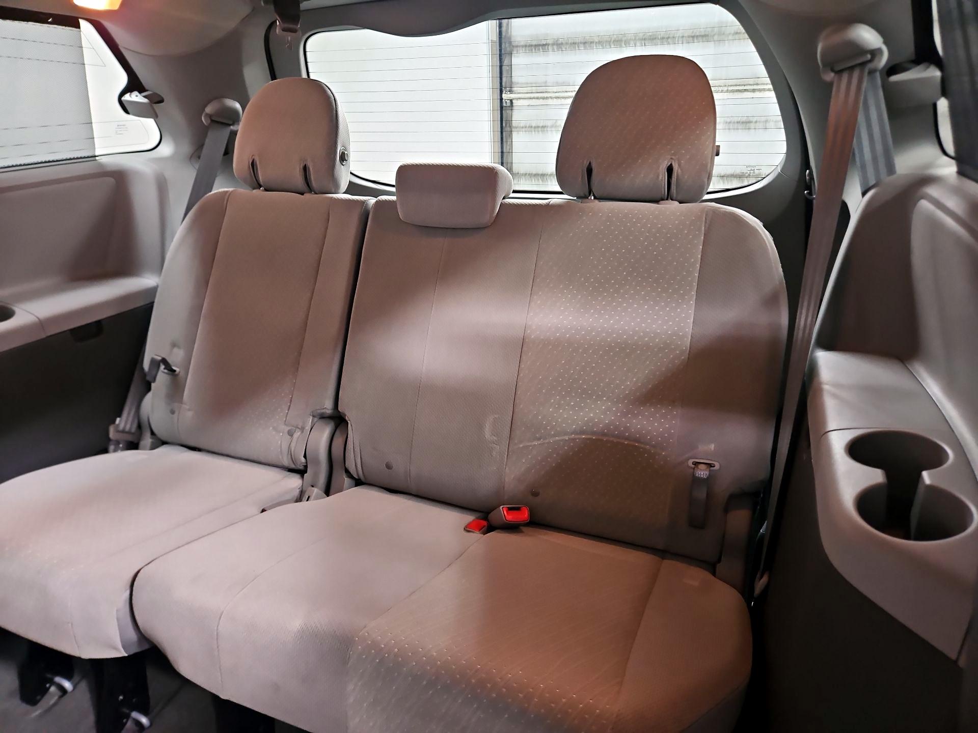 Thumbnail: 2019 Toyota Sienna - 20