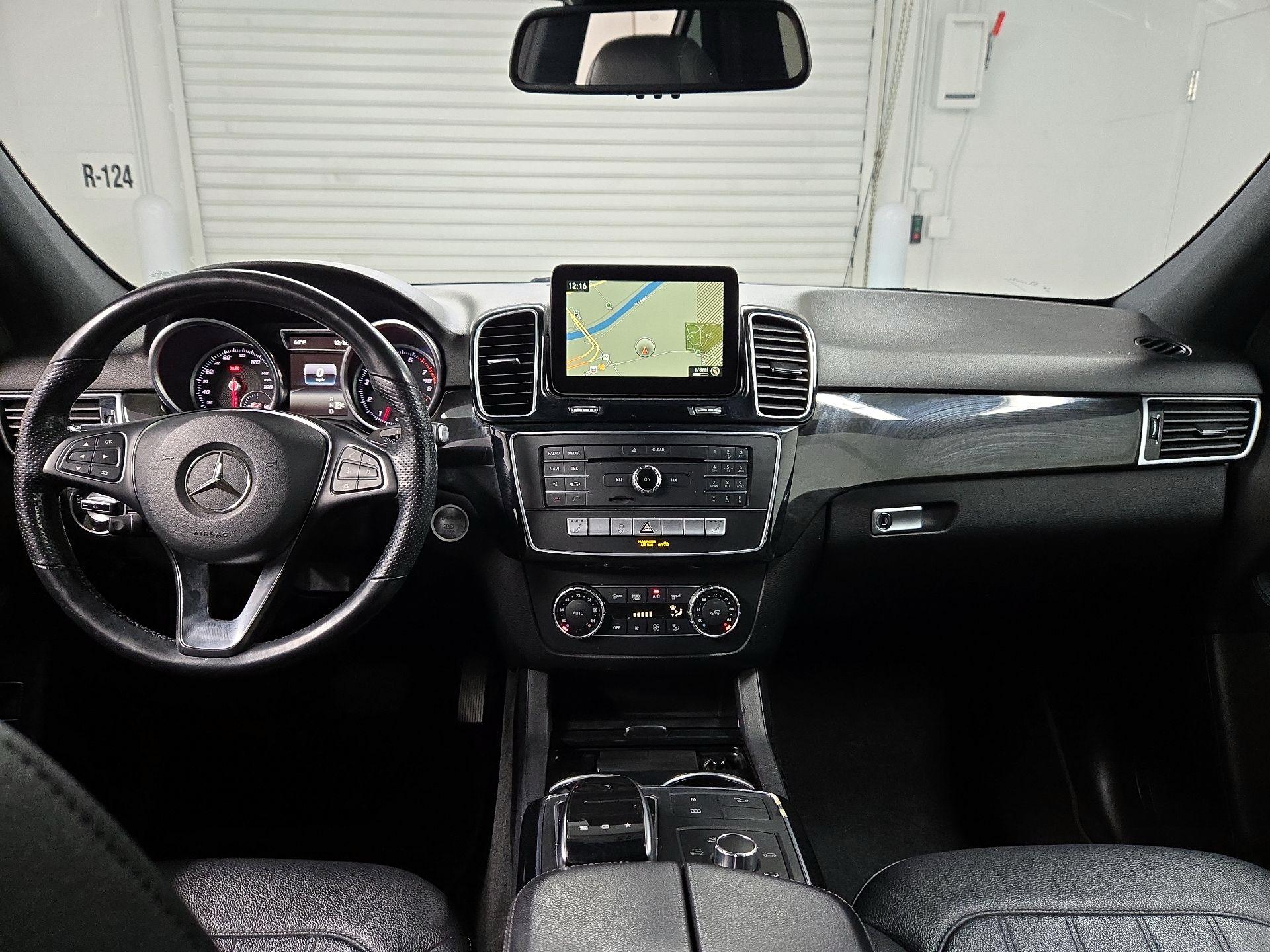 Thumbnail: 2016 Mercedes-Benz GLE - 9