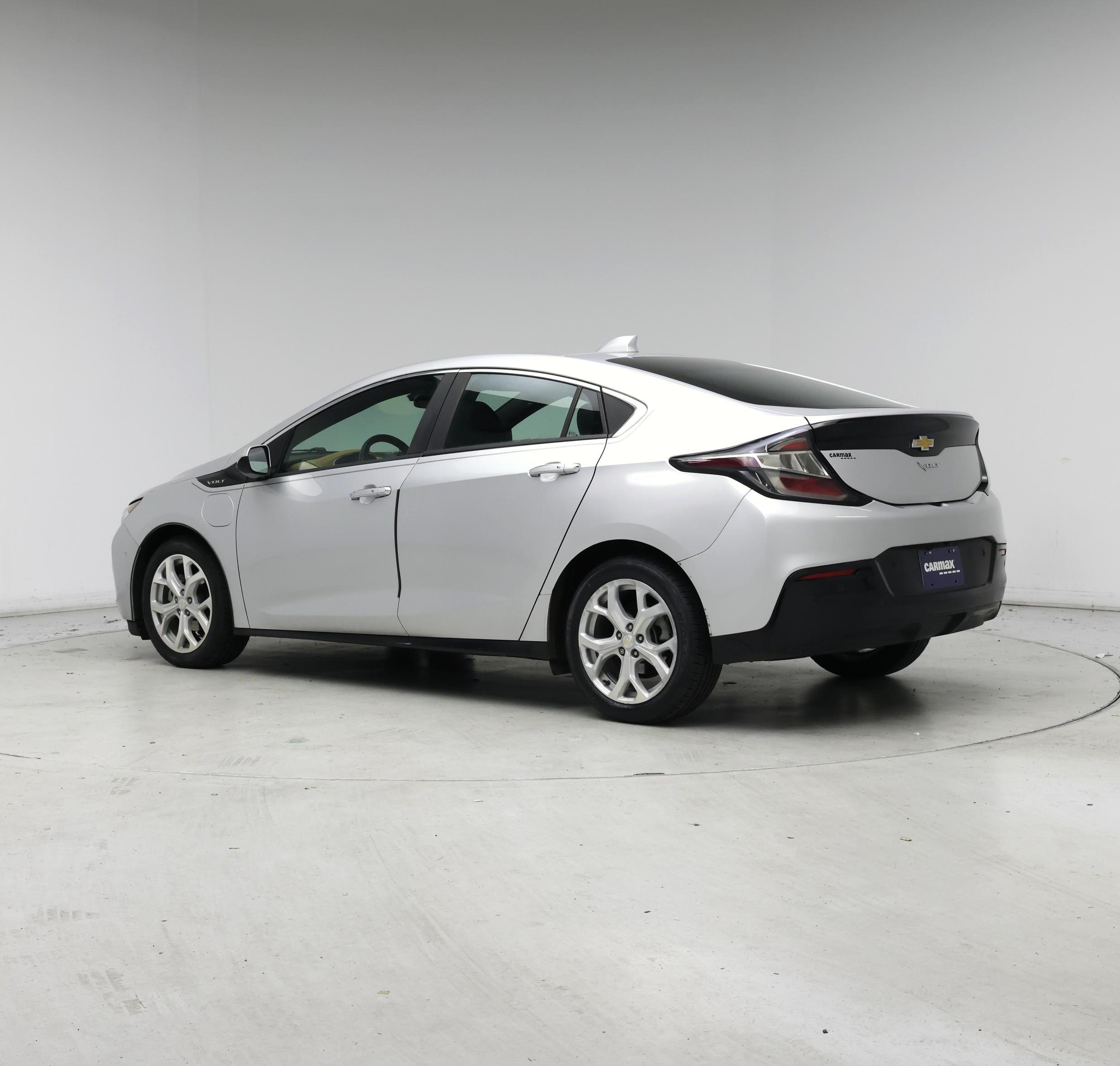 Thumbnail: 2017 Chevrolet Volt - 2
