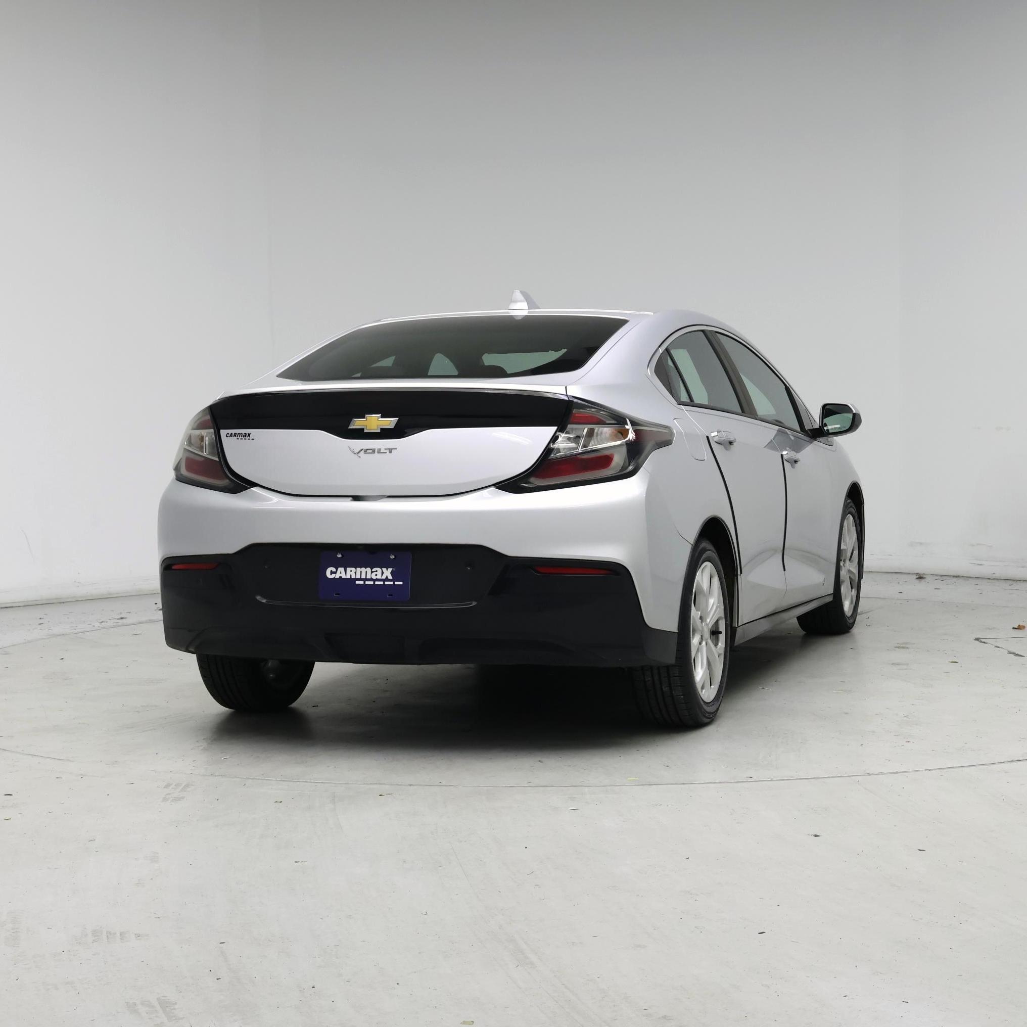 Thumbnail: 2017 Chevrolet Volt - 8