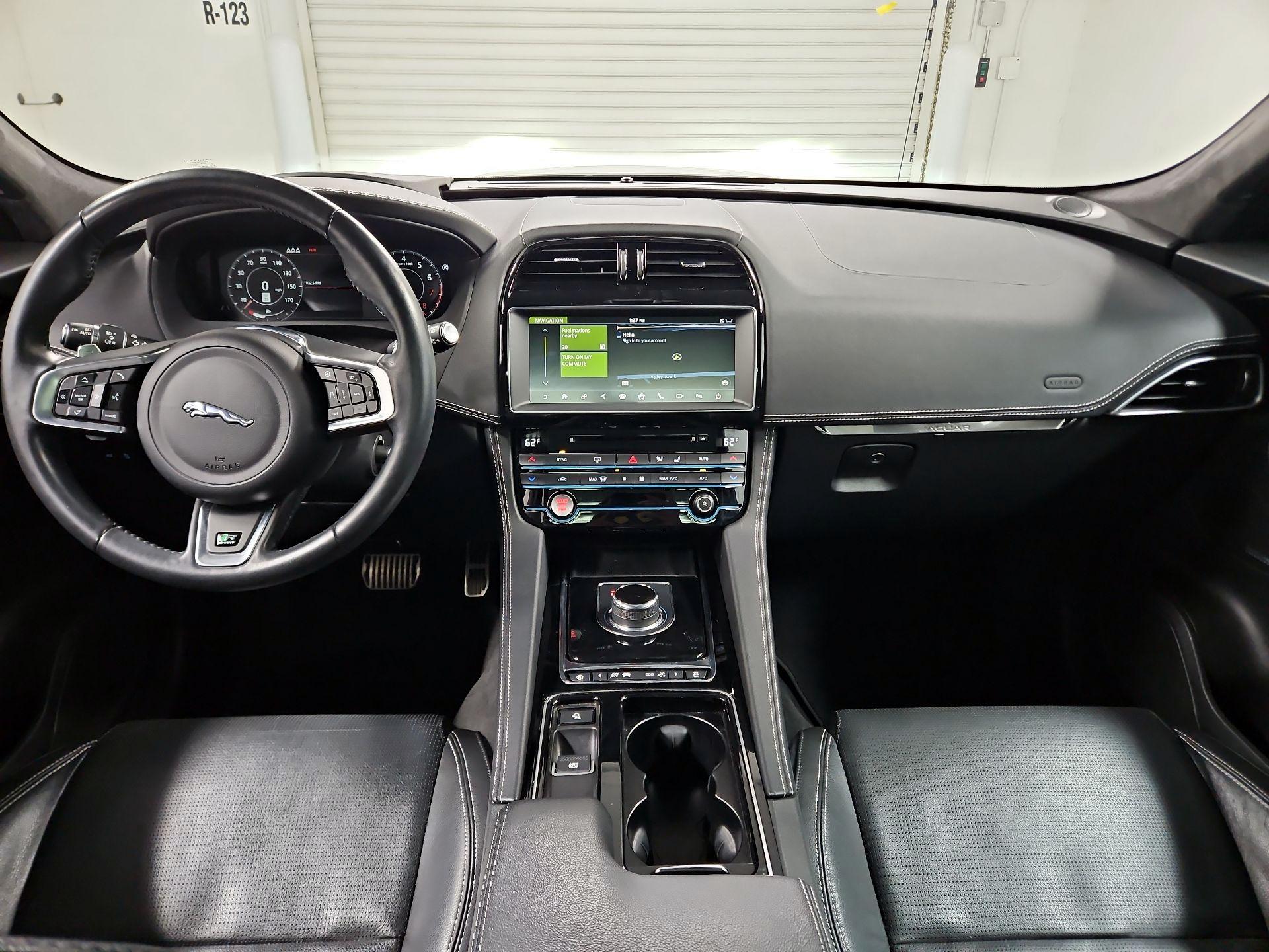 Thumbnail: 2019 Jaguar F-Pace - 9