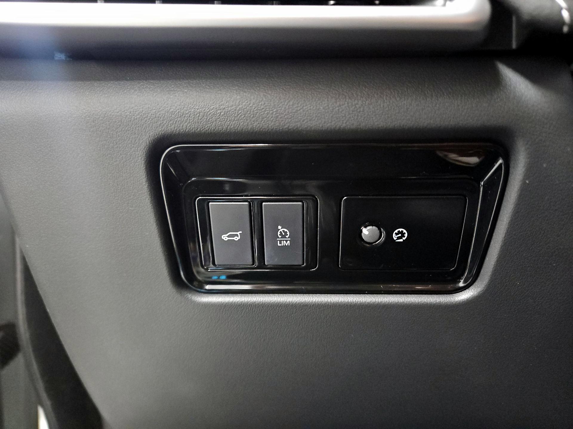 Thumbnail: 2019 Jaguar F-Pace - 13