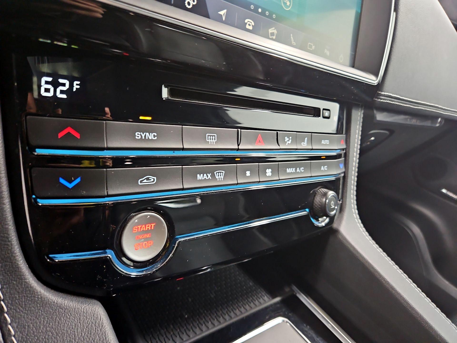 Thumbnail: 2019 Jaguar F-Pace - 17