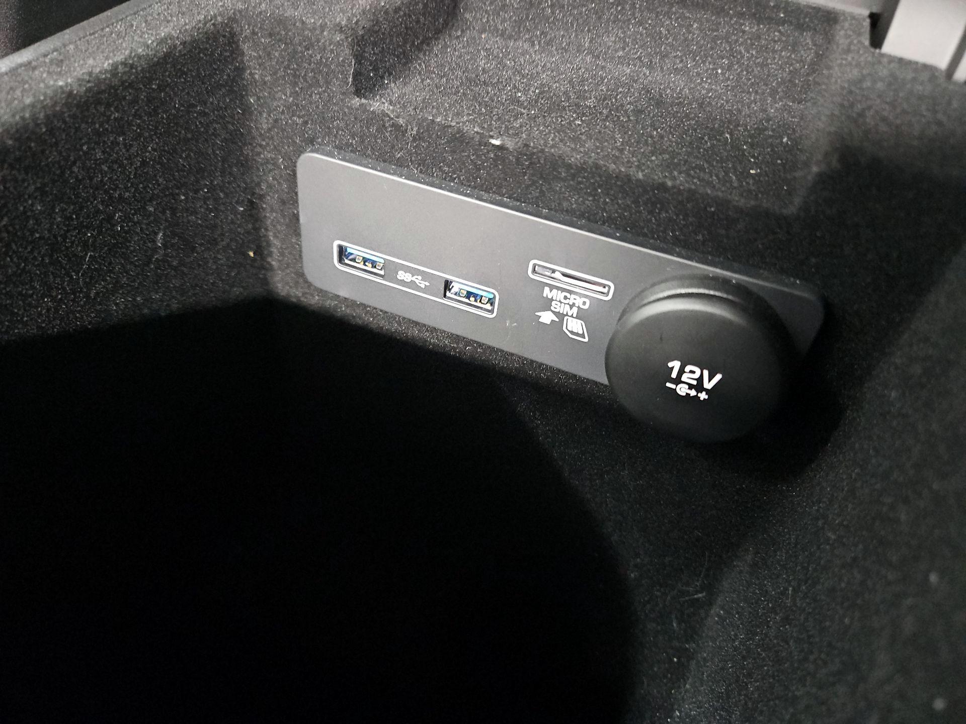 Thumbnail: 2019 Jaguar F-Pace - 19