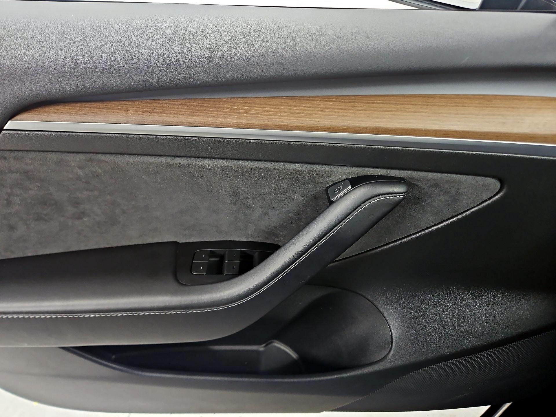 Thumbnail: 2022 Tesla Model 3 - 12