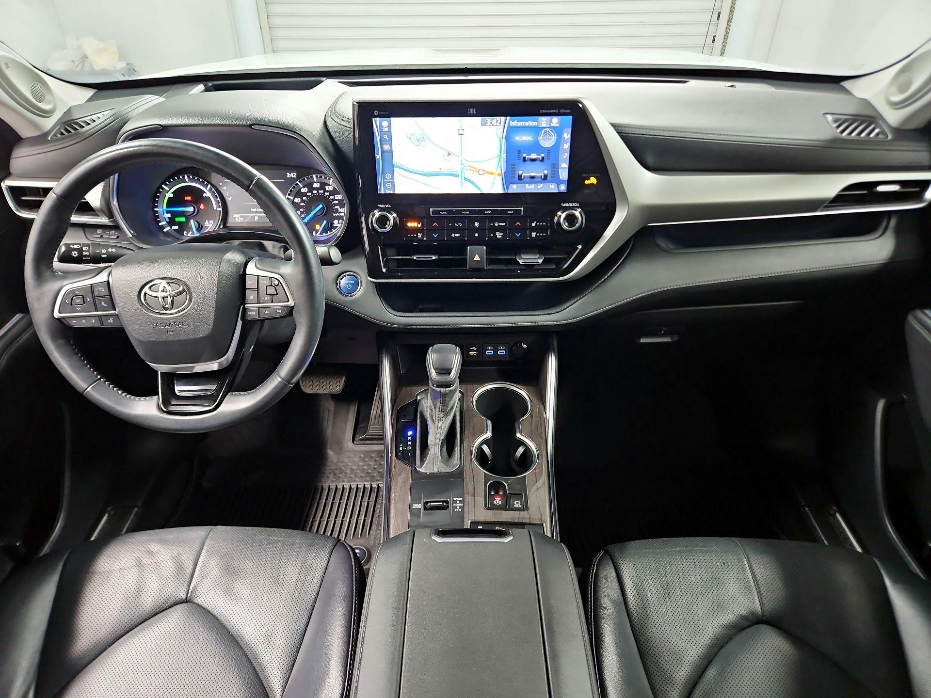 Thumbnail: 2022 Toyota Highlander - 9