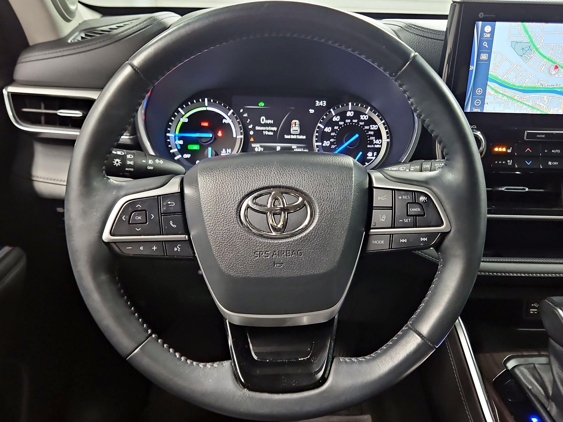 Thumbnail: 2022 Toyota Highlander - 10