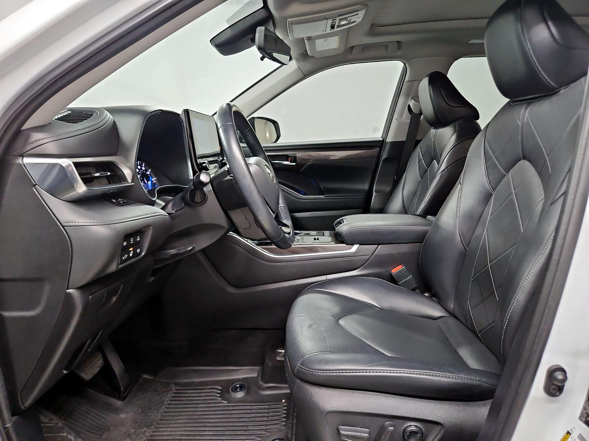 Thumbnail: 2022 Toyota Highlander - 11