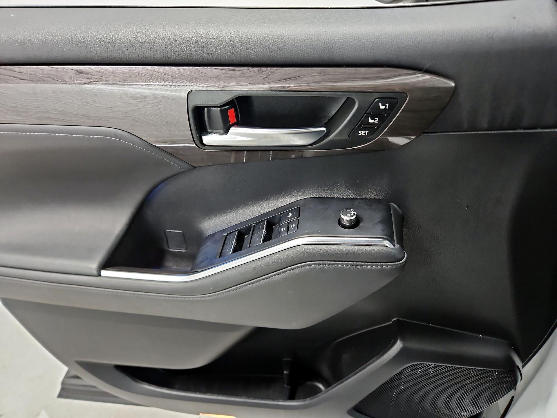 Thumbnail: 2022 Toyota Highlander - 12