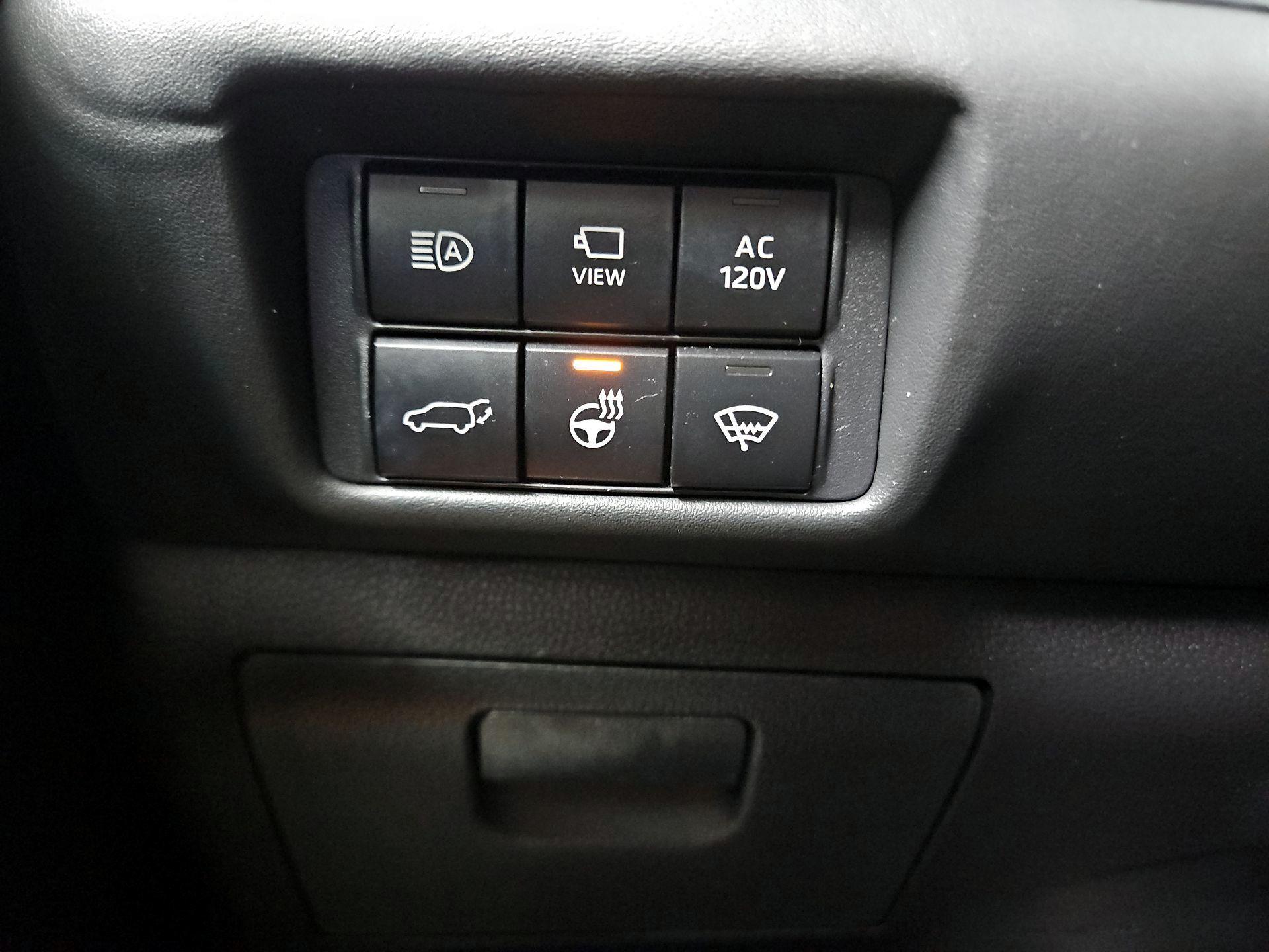 Thumbnail: 2022 Toyota Highlander - 13