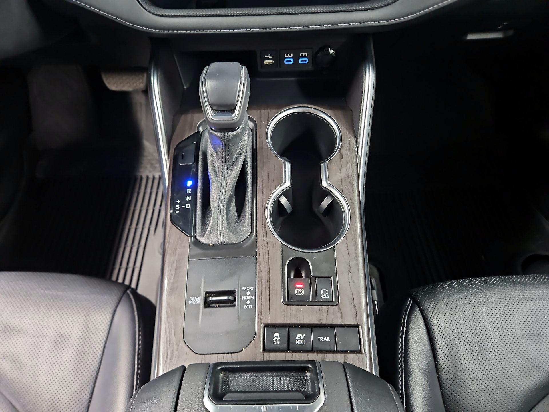 Thumbnail: 2022 Toyota Highlander - 18