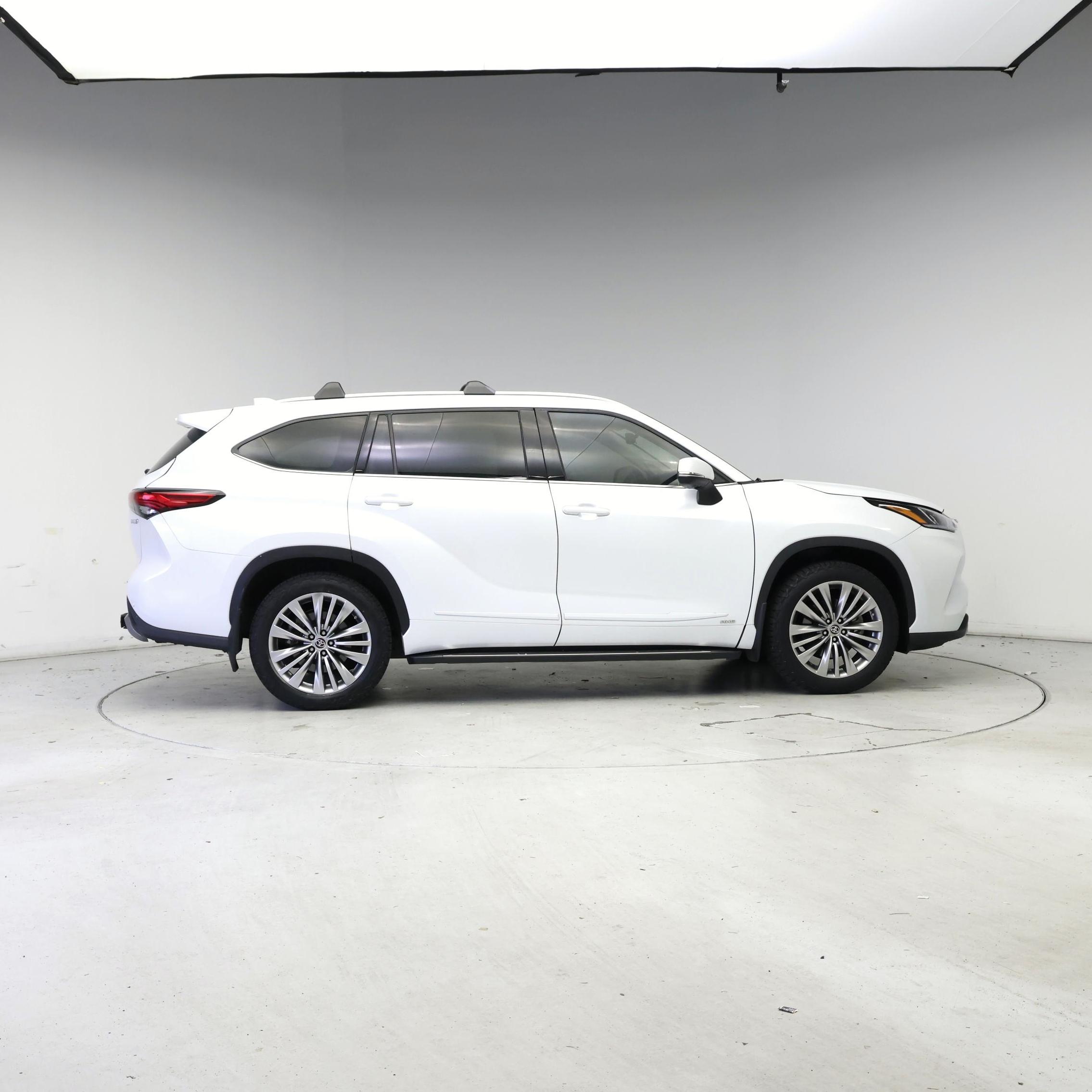 Thumbnail: 2022 Toyota Highlander - 7