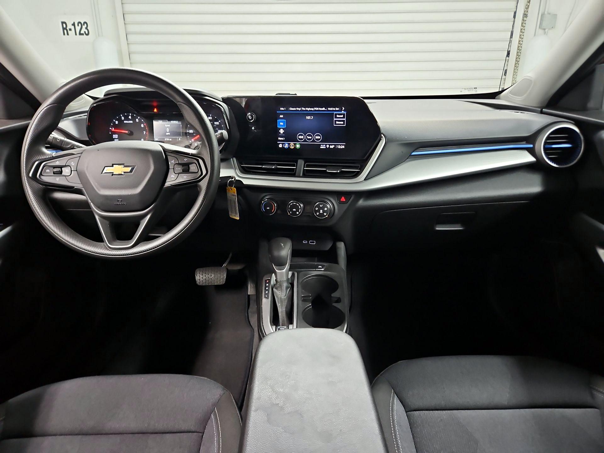 Thumbnail: 2024 Chevrolet Trax - 9