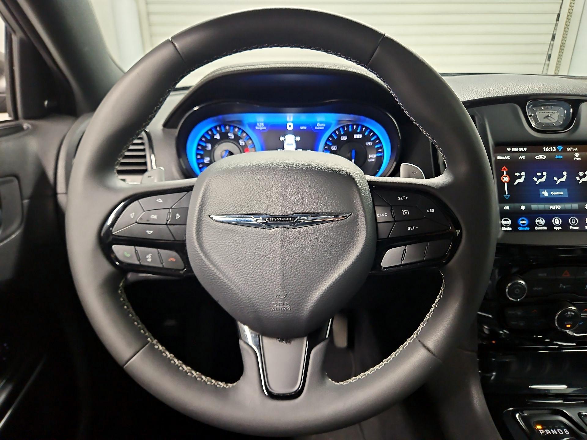 Thumbnail: 2023 Chrysler 300 - 10