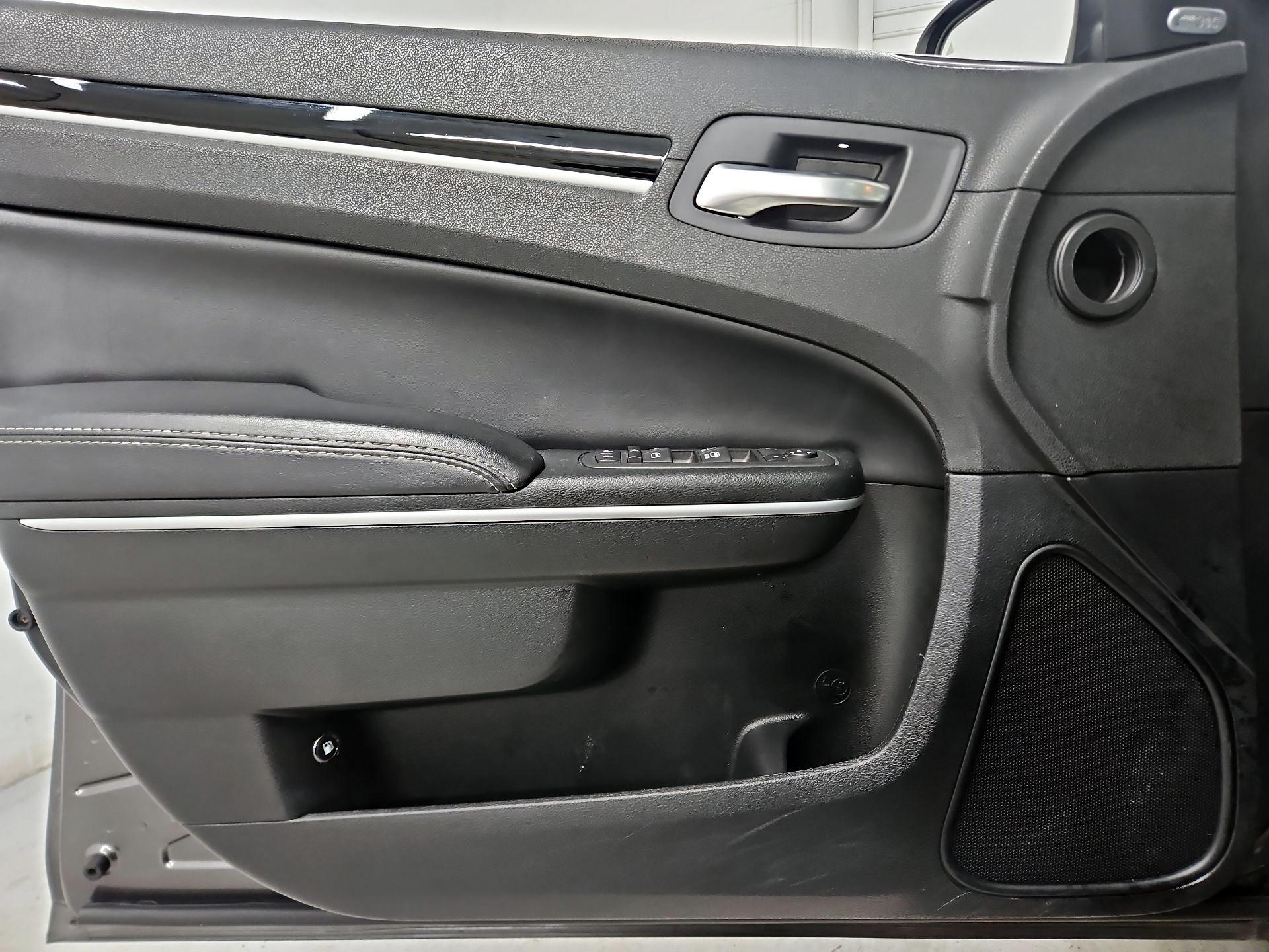 Thumbnail: 2023 Chrysler 300 - 12