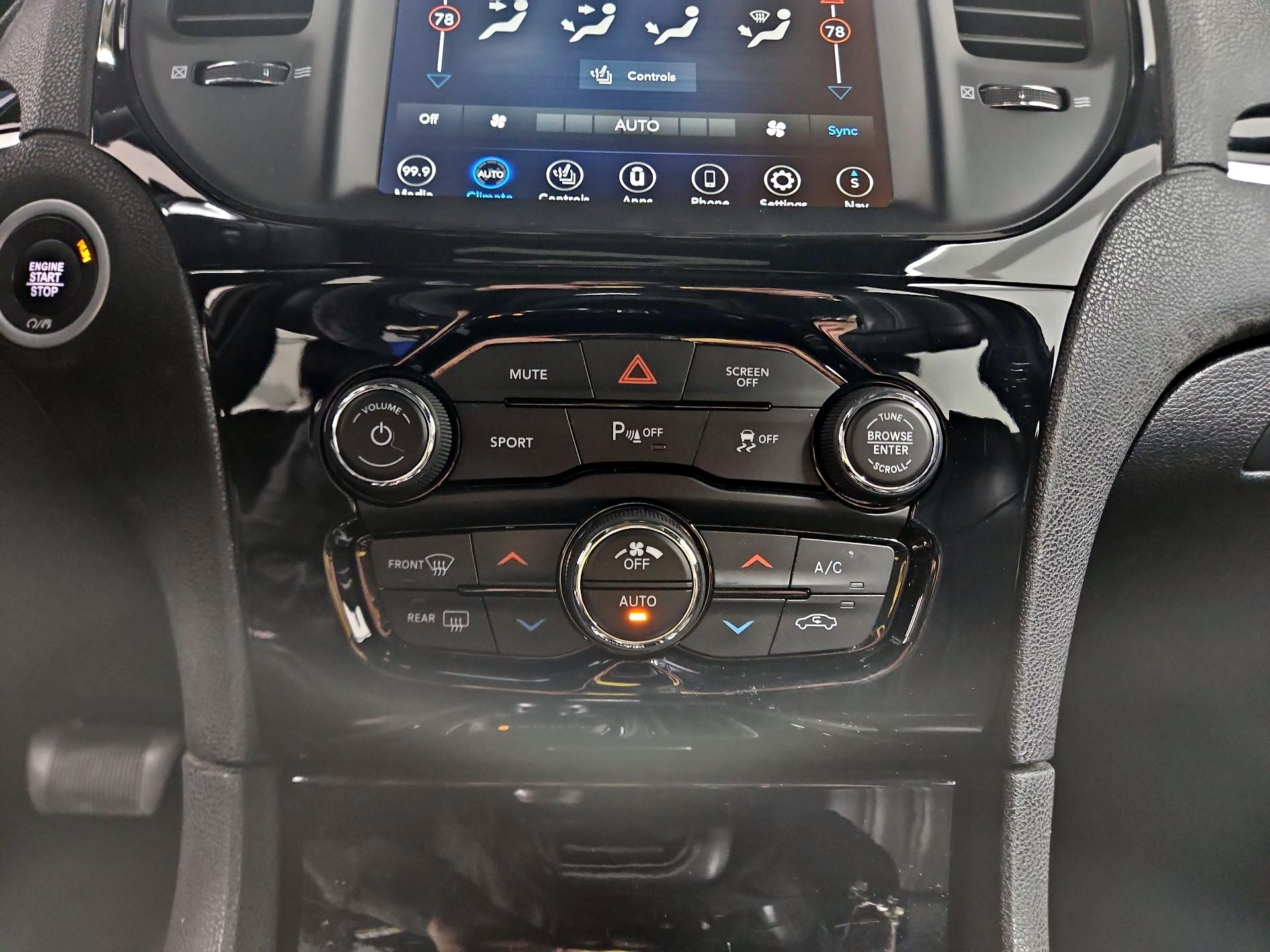 Thumbnail: 2023 Chrysler 300 - 17